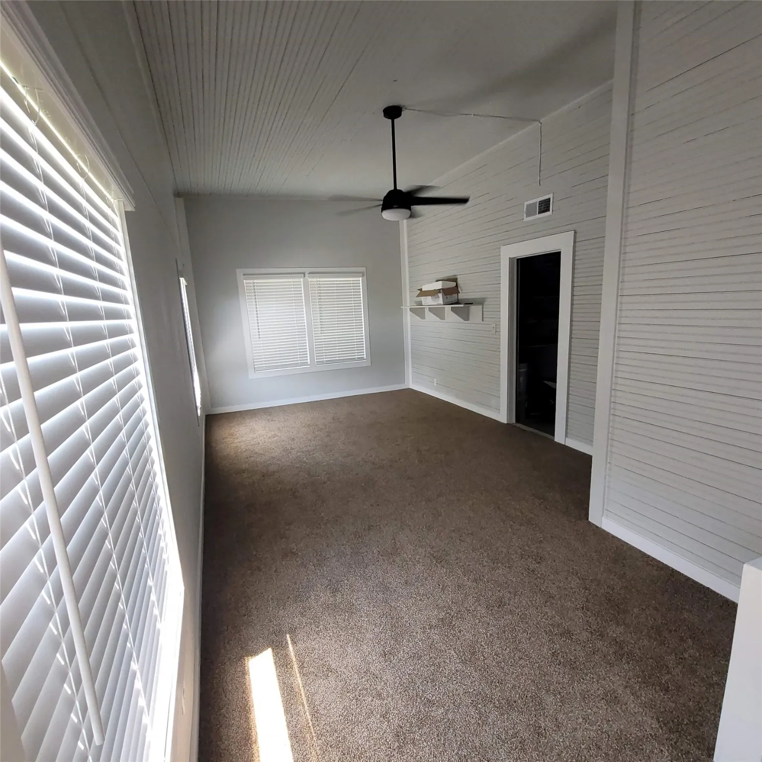 Single Family Residence For Sale in Navarro County , 1325 W 13th Avenue, Corsicana, Texas 75110, 4 Bedroom, 3 Bathroom, 2 Garage spaces, 1,818 Sqft, built in 1940, mls#21142923, Real Estate Agent in Corsicana, Homes For Sale in Navarro county, Homes For Sale in Corsicana, Realtor in Corsicana Texas, Real Estate Brokerage Independent Realty Texas, Luminita Cordes Realtor