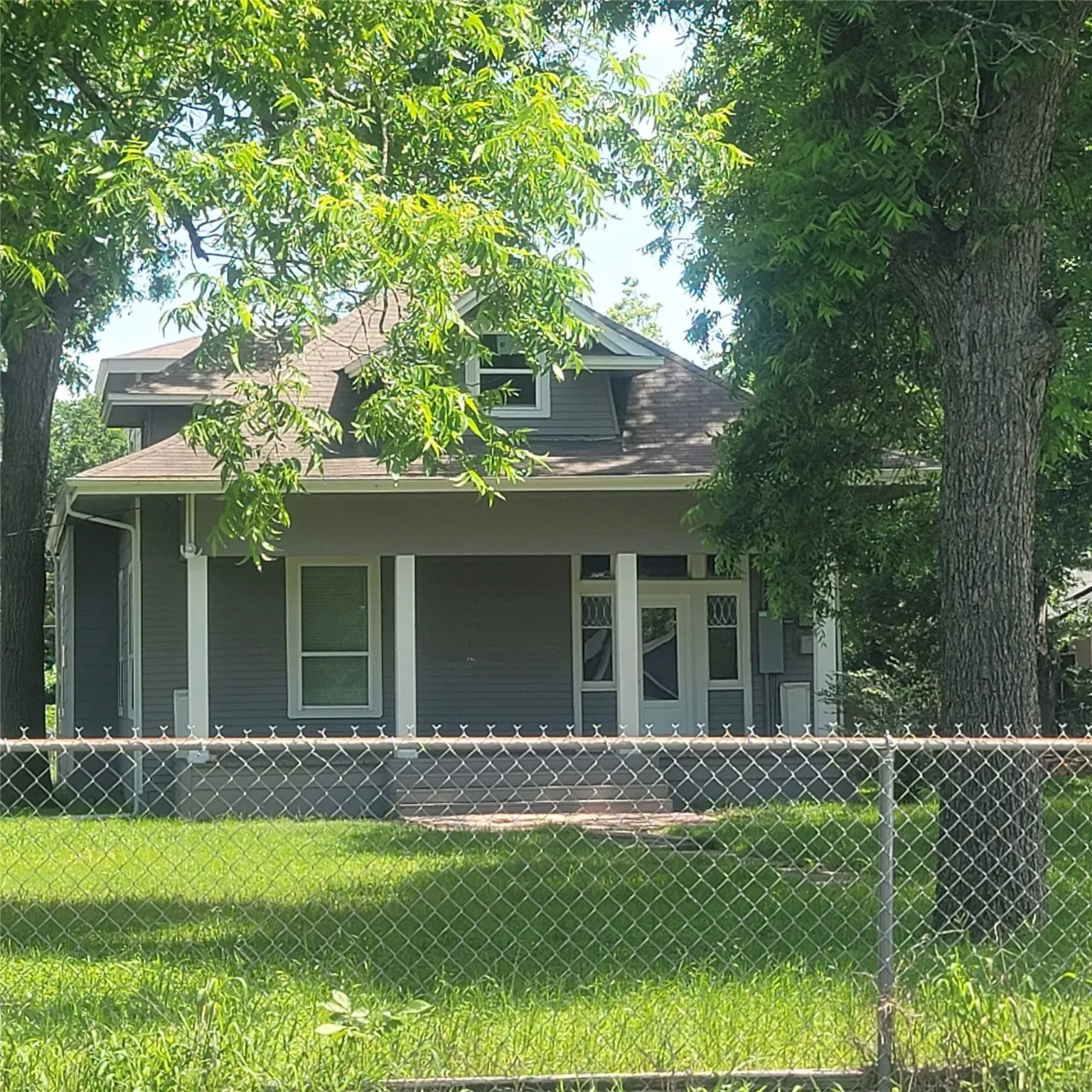 Single Family Residence For Sale in Navarro County , 1325 W 13th Avenue, Corsicana, Texas 75110, 4 Bedroom, 3 Bathroom, 2 Garage spaces, 1,818 Sqft, built in 1940, mls#21142923, Real Estate Agent in Corsicana, Homes For Sale in Navarro county, Homes For Sale in Corsicana, Realtor in Corsicana Texas, Real Estate Brokerage Independent Realty Texas, Luminita Cordes Realtor