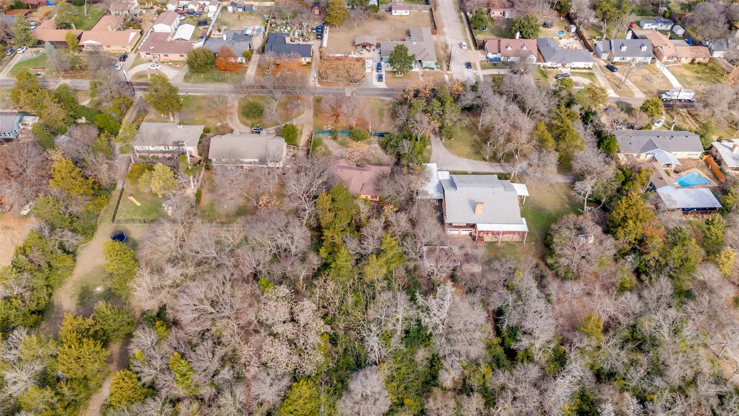 Single Family Residence For Sale in Dallas County , 3014 Gladiolus Lane, Dallas, Texas 75233, 4 Bedrooms, 3 Bathrooms, Garage spaces, 3,010 Sqft, built in 1960, Preowned, Price $365,000, mls#21137742, Real Estate Agent in Dallas, Homes For Sale in Dallas county, Homes For Sale in Dallas, Realtor in Dallas Texas, Real Estate Brokerage Independent Realty Texas, Luminita Cordes Realtor