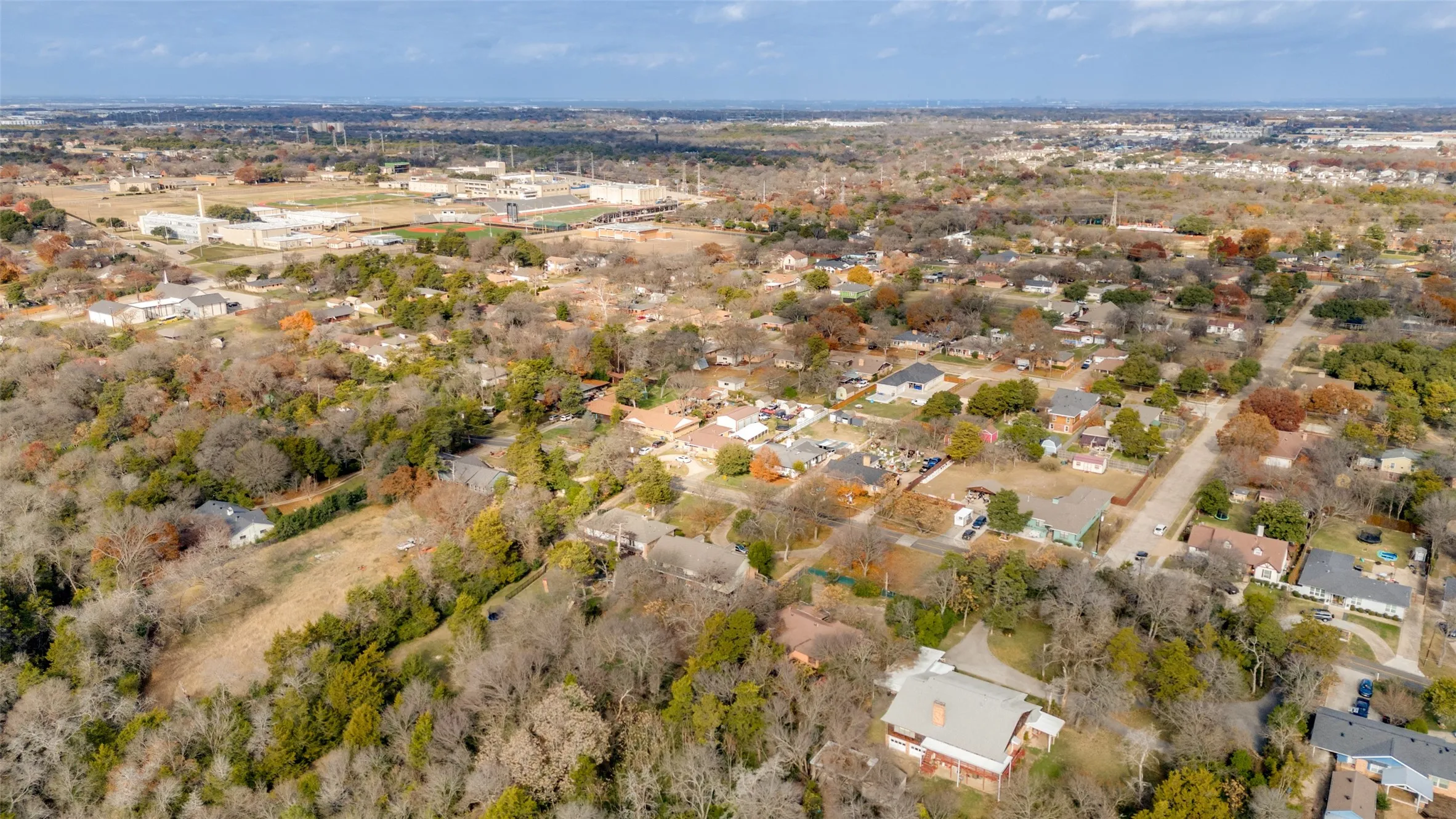 Single Family Residence For Sale in Dallas County , 3014 Gladiolus Lane, Dallas, Texas 75233, 4 Bedrooms, 3 Bathrooms, Garage spaces, 3,010 Sqft, built in 1960, Preowned, Price $365,000, mls#21137742, Real Estate Agent in Dallas, Homes For Sale in Dallas county, Homes For Sale in Dallas, Realtor in Dallas Texas, Real Estate Brokerage Independent Realty Texas, Luminita Cordes Realtor