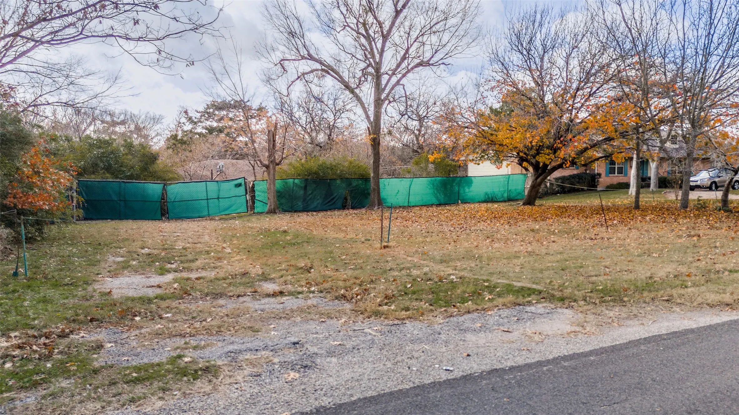 Single Family Residence For Sale in Dallas County , 3014 Gladiolus Lane, Dallas, Texas 75233, 4 Bedrooms, 3 Bathrooms, Garage spaces, 3,010 Sqft, built in 1960, Preowned, Price $365,000, mls#21137742, Real Estate Agent in Dallas, Homes For Sale in Dallas county, Homes For Sale in Dallas, Realtor in Dallas Texas, Real Estate Brokerage Independent Realty Texas, Luminita Cordes Realtor