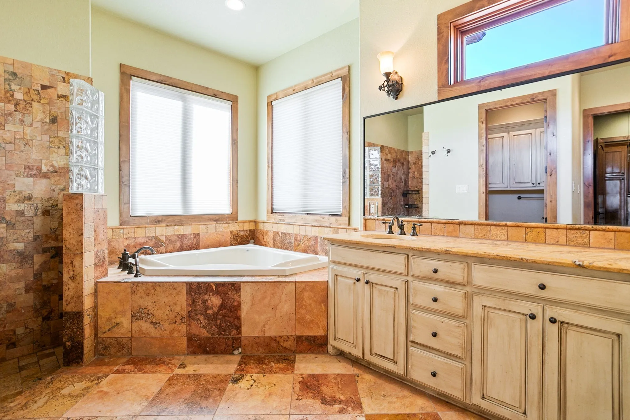 Farm For Sale in Hill County , 1561 Fm 934, Blum, Texas 76627, 3 Bedroom, 4 Bathroom, 7 Garage spaces, 4,255 Sqft, built in 2010, mls#21142038, Real Estate Agent in Blum, Homes For Sale in Hill county, Homes For Sale in Blum, Realtor in Blum Texas, Real Estate Brokerage Independent Realty Texas, Luminita Cordes Realtor