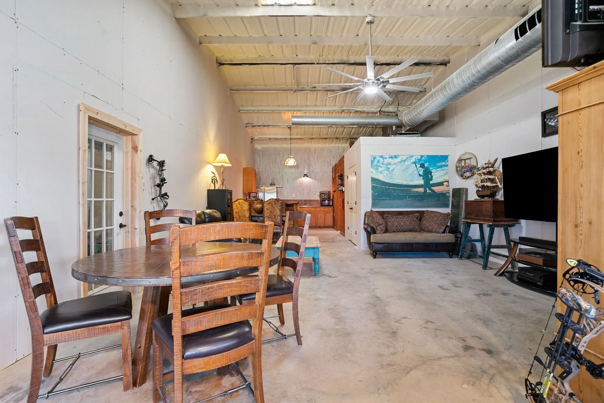 Farm For Sale in Hill County , 1561 Fm 934, Blum, Texas 76627, 3 Bedroom, 4 Bathroom, 7 Garage spaces, 4,255 Sqft, built in 2010, mls#21142038, Real Estate Agent in Blum, Homes For Sale in Hill county, Homes For Sale in Blum, Realtor in Blum Texas, Real Estate Brokerage Independent Realty Texas, Luminita Cordes Realtor