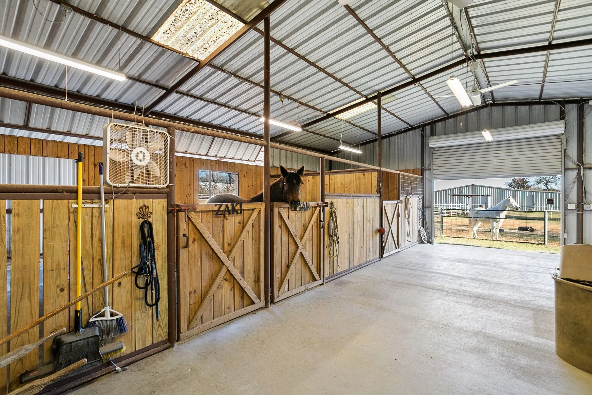 Farm For Sale in Hill County , 1561 Fm 934, Blum, Texas 76627, 3 Bedroom, 4 Bathroom, 7 Garage spaces, 4,255 Sqft, built in 2010, mls#21142038, Real Estate Agent in Blum, Homes For Sale in Hill county, Homes For Sale in Blum, Realtor in Blum Texas, Real Estate Brokerage Independent Realty Texas, Luminita Cordes Realtor