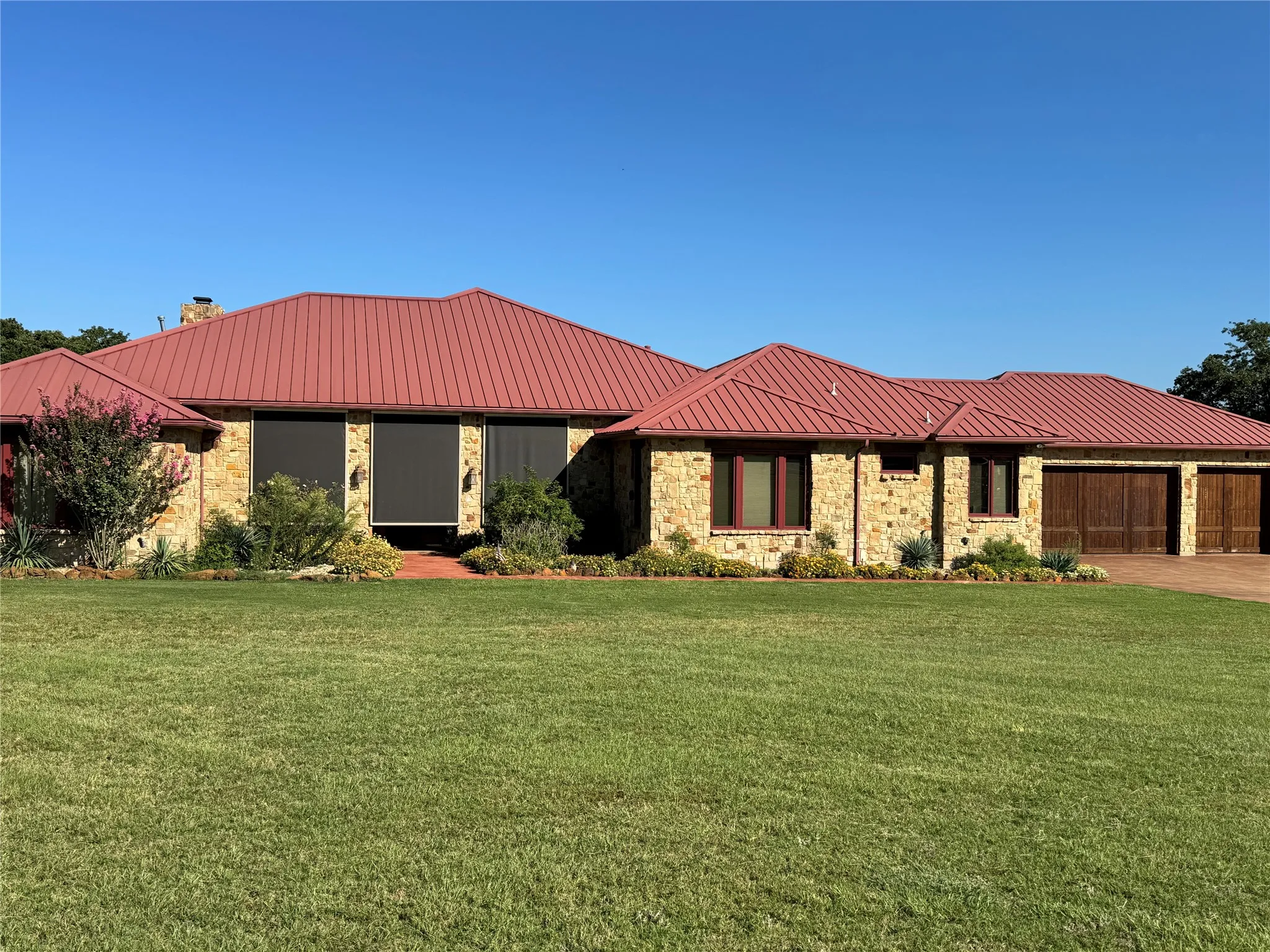 Farm For Sale in Hill County , 1561 Fm 934, Blum, Texas 76627, 3 Bedroom, 4 Bathroom, 7 Garage spaces, 4,255 Sqft, built in 2010, mls#21142038, Real Estate Agent in Blum, Homes For Sale in Hill county, Homes For Sale in Blum, Realtor in Blum Texas, Real Estate Brokerage Independent Realty Texas, Luminita Cordes Realtor