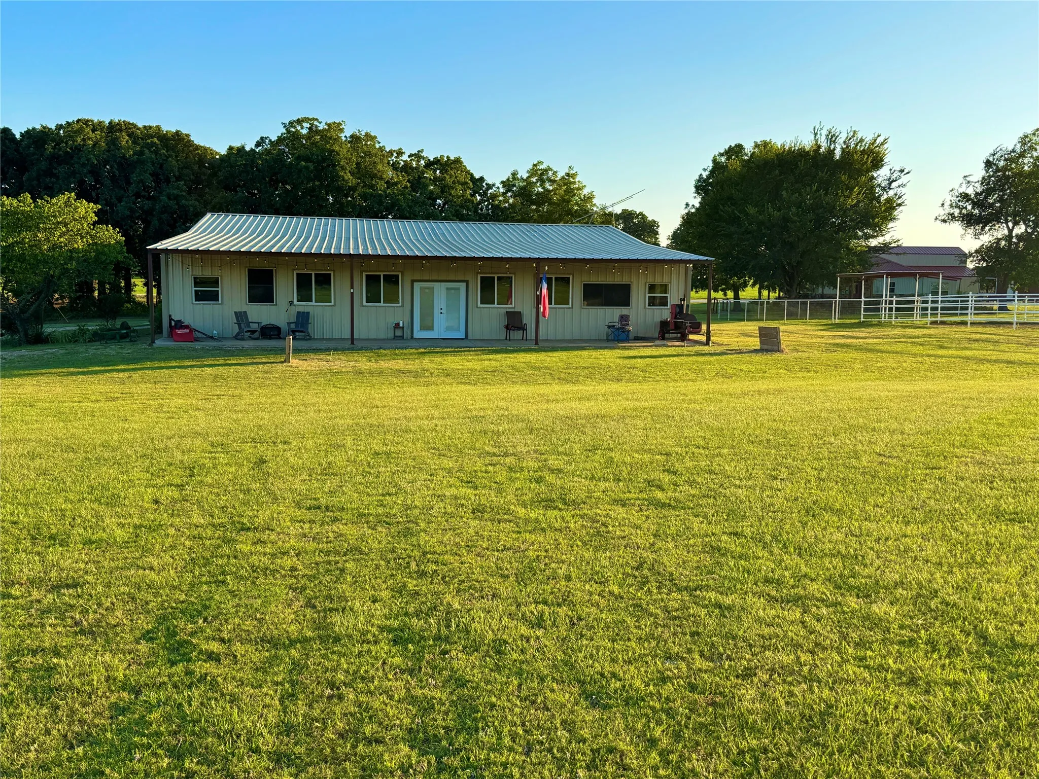 Farm For Sale in Hill County , 1561 Fm 934, Blum, Texas 76627, 3 Bedroom, 4 Bathroom, 7 Garage spaces, 4,255 Sqft, built in 2010, mls#21142038, Real Estate Agent in Blum, Homes For Sale in Hill county, Homes For Sale in Blum, Realtor in Blum Texas, Real Estate Brokerage Independent Realty Texas, Luminita Cordes Realtor