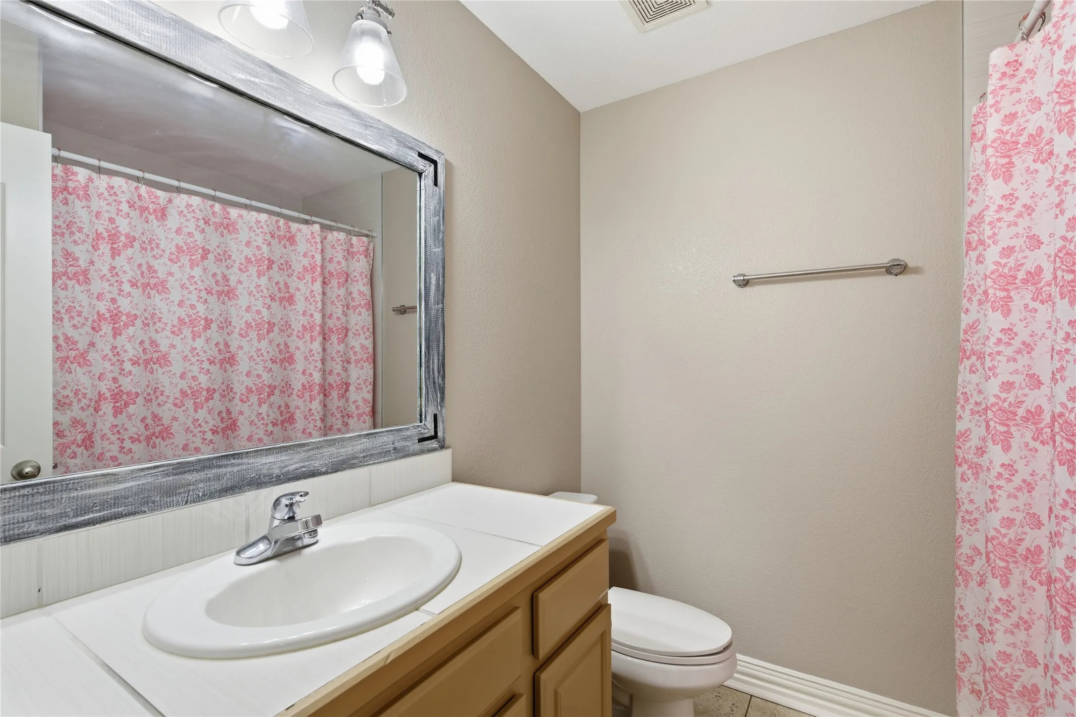 Upstairs full Bathroom