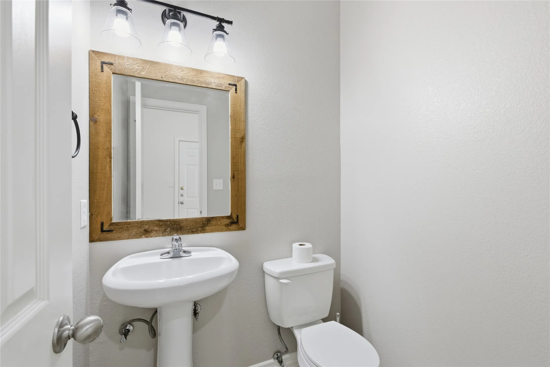 1/2 Bathroom