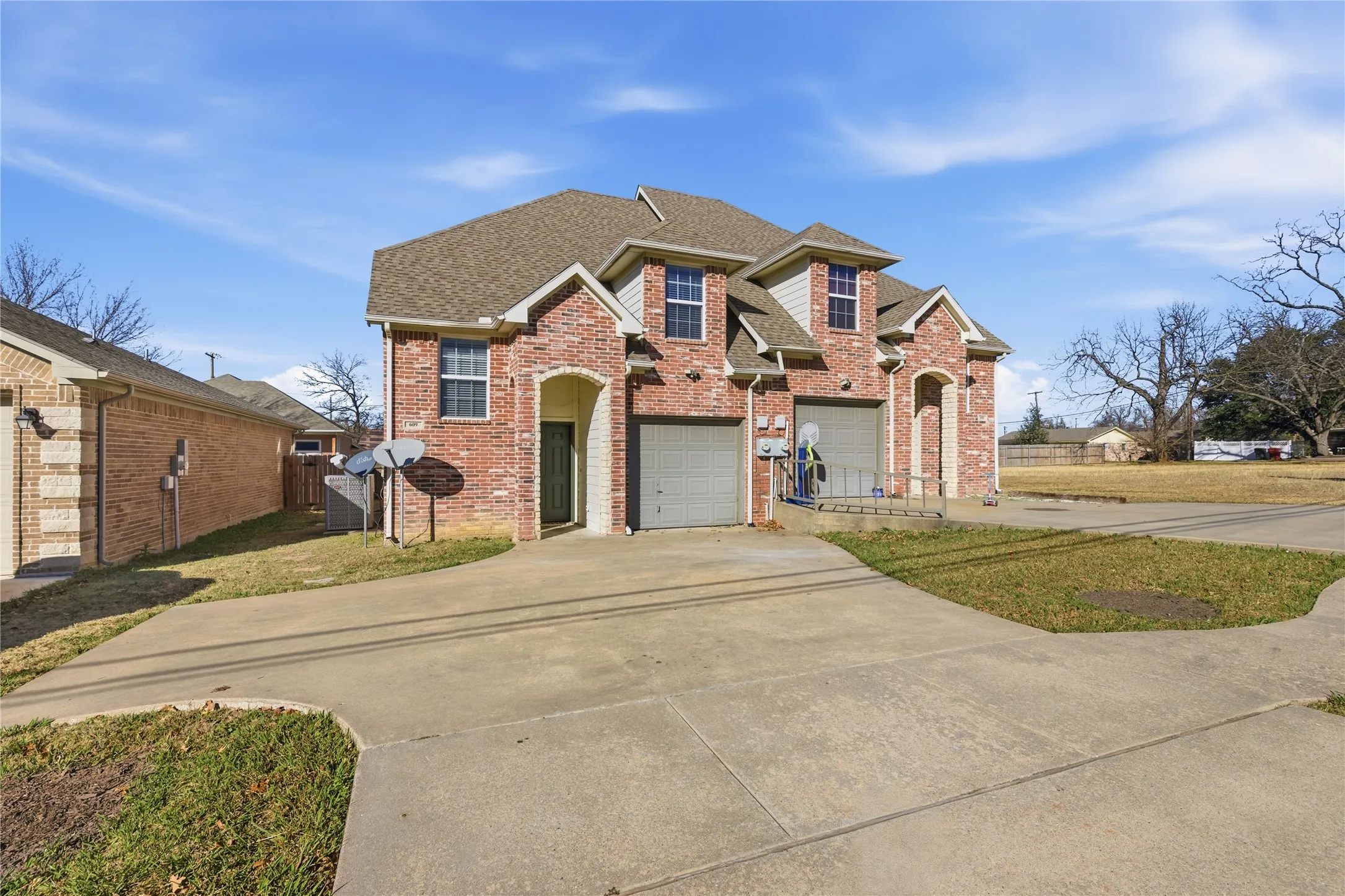 Duplex For Rent in Grayson County , 609 E Mcgee Street 609, Sherman, Texas 75090, 4 Bedrooms, 3 Bathrooms, 1 Garage spaces, 1,600 Sqft, built in 2006, Preowned, Price $1,750, mls#21142071, Real Estate Agent in Sherman, Homes For Rent in Grayson county, Homes For Rent in Sherman, Realtor in Sherman Texas, Real Estate Brokerage Independent Realty Texas, Luminita Cordes Realtor
