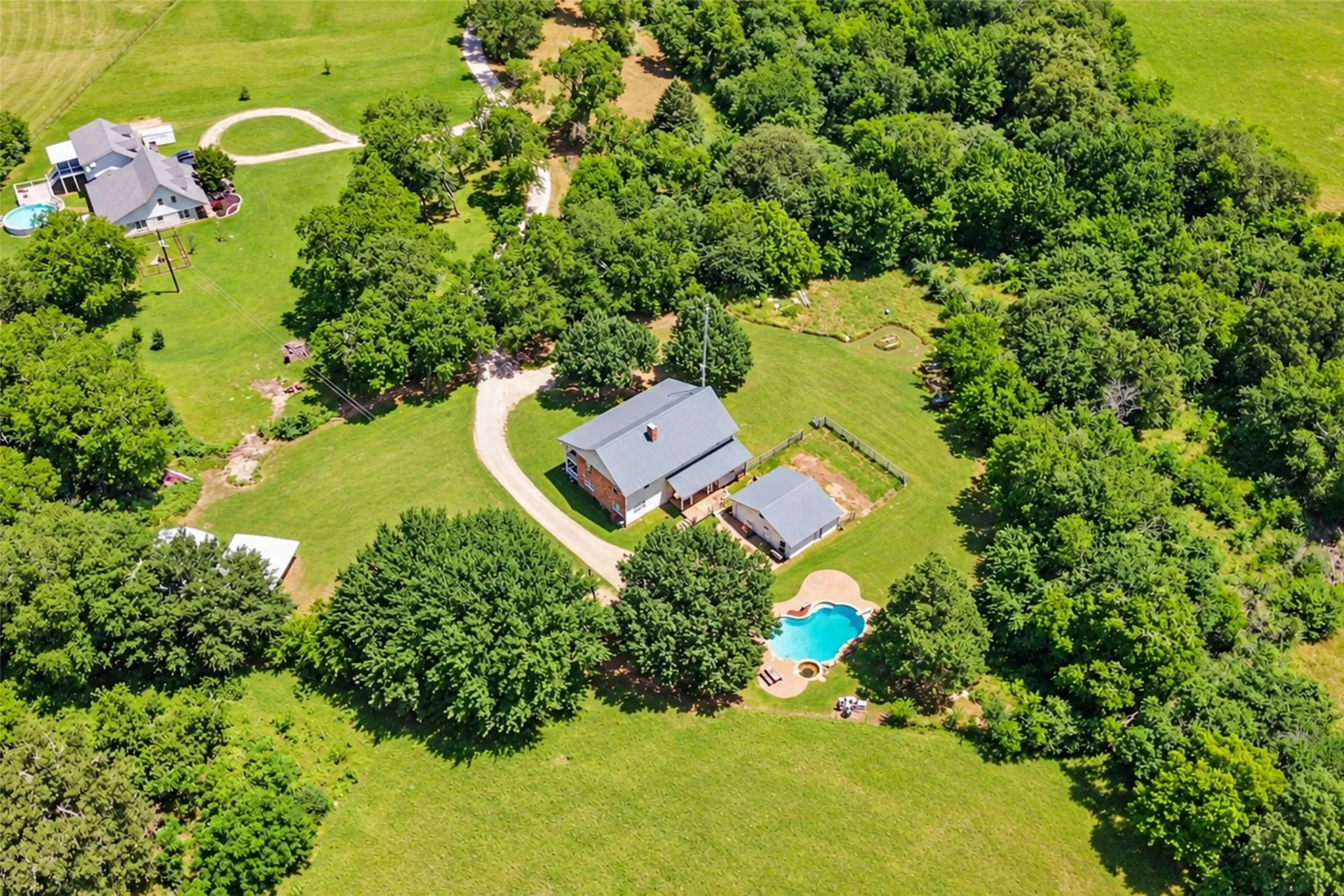 Single Family Residence For Sale in Van Zandt County , 1147 Vz County Road 3417, Wills Point, Texas 75169, 4 Bedroom, 3 Bathroom, 2 Garage spaces, 3,200 Sqft, built in 1988, mls#21142996, Real Estate Agent in Wills Point, Homes For Sale in Van Zandt county, Homes For Sale in Wills Point, Realtor in Wills Point Texas, Real Estate Brokerage Independent Realty Texas, Luminita Cordes Realtor