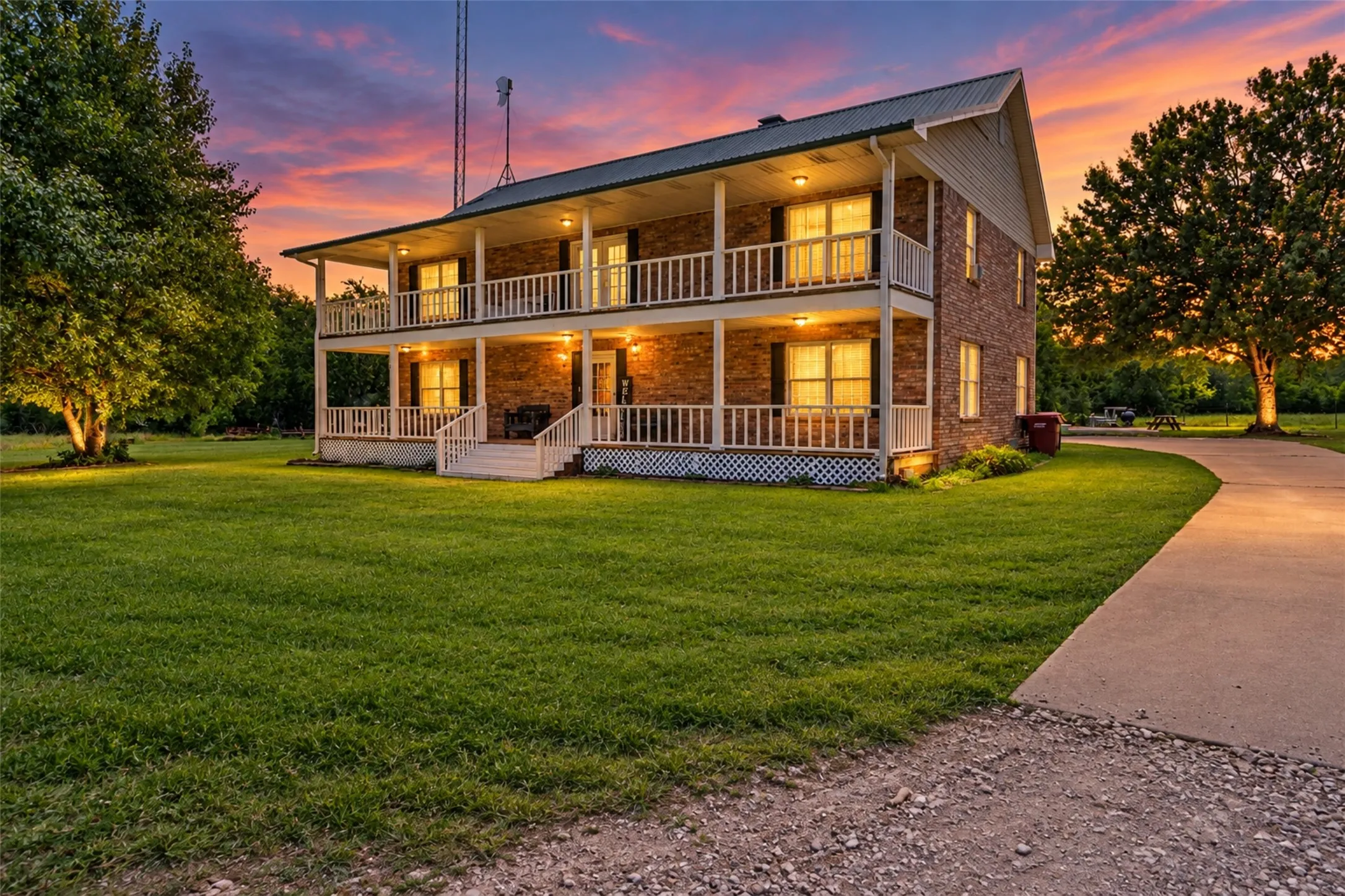 Single Family Residence For Sale in Van Zandt County , 1147 Vz County Road 3417, Wills Point, Texas 75169, 4 Bedroom, 3 Bathroom, 2 Garage spaces, 3,200 Sqft, built in 1988, mls#21142996, Real Estate Agent in Wills Point, Homes For Sale in Van Zandt county, Homes For Sale in Wills Point, Realtor in Wills Point Texas, Real Estate Brokerage Independent Realty Texas, Luminita Cordes Realtor