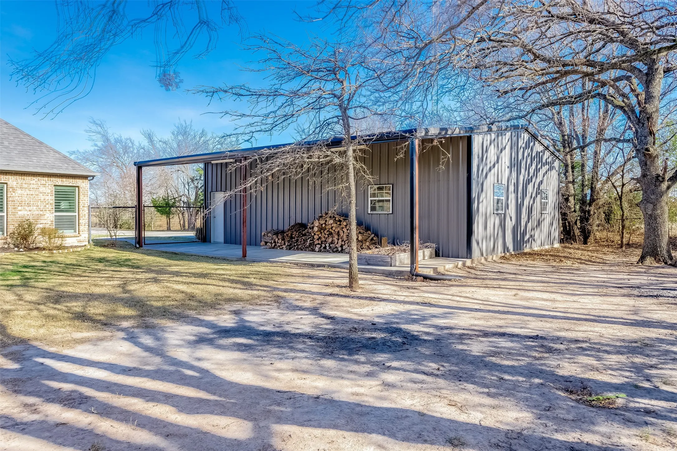 Single Family Residence For Sale in Hunt County , 3313 County Road 2526 Road, Royse City, Texas 75189, 4 Bedrooms, 3 Bathrooms, 4 Garage spaces, 2,463 Sqft, built in 2017, Price $735,000, mls#21138957, Real Estate Agent in Royse City, Homes For Sale in Hunt county, Homes For Sale in Royse City, Realtor in Royse City Texas, Real Estate Brokerage Independent Realty Texas, Luminita Cordes Realtor