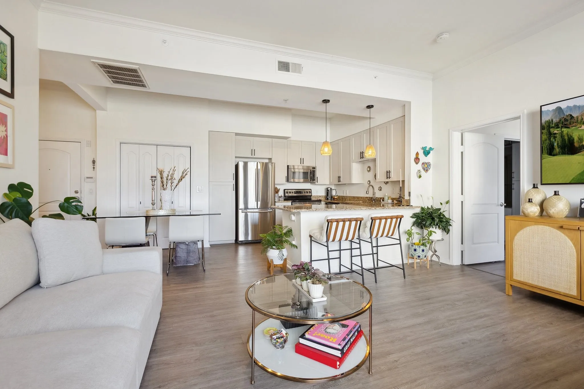 Condominium For Sale in Dallas County , 3225 Turtle Creek Boulevard 611, Dallas, Texas 75219, 2 Bedroom, 2 Bathroom, 1 Garage spaces, 1,254 Sqft, built in 1998, Preowned, Price $424,000, mls#21143162, Real Estate Agent in Dallas, Homes For Sale in Dallas county, Homes For Sale in Dallas, Realtor in Dallas Texas, Real Estate Brokerage Independent Realty Texas, Luminita Cordes Realtor