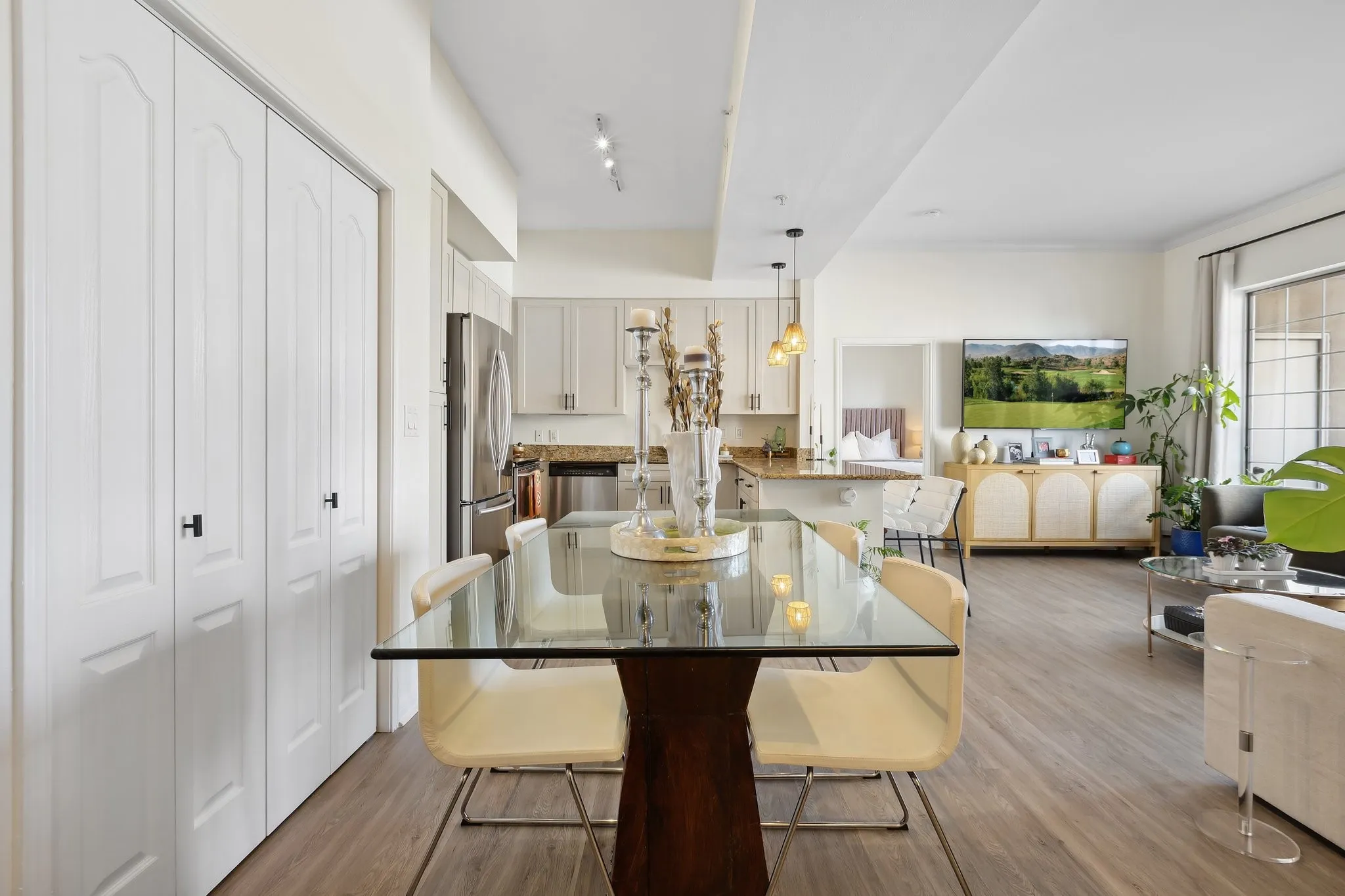 Condominium For Sale in Dallas County , 3225 Turtle Creek Boulevard 611, Dallas, Texas 75219, 2 Bedroom, 2 Bathroom, 1 Garage spaces, 1,254 Sqft, built in 1998, Preowned, Price $424,000, mls#21143162, Real Estate Agent in Dallas, Homes For Sale in Dallas county, Homes For Sale in Dallas, Realtor in Dallas Texas, Real Estate Brokerage Independent Realty Texas, Luminita Cordes Realtor