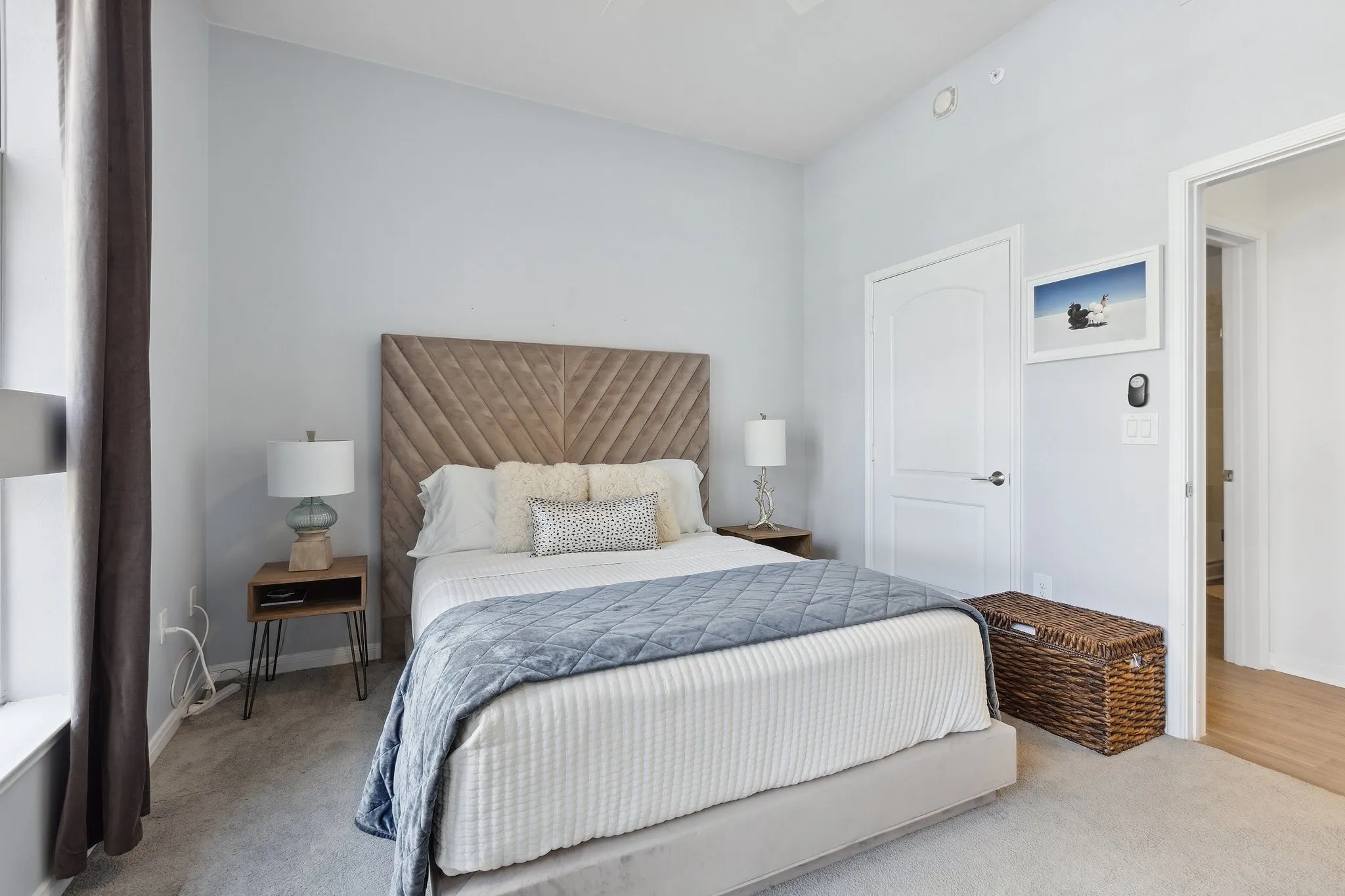 Condominium For Sale in Dallas County , 3225 Turtle Creek Boulevard 611, Dallas, Texas 75219, 2 Bedroom, 2 Bathroom, 1 Garage spaces, 1,254 Sqft, built in 1998, Preowned, Price $424,000, mls#21143162, Real Estate Agent in Dallas, Homes For Sale in Dallas county, Homes For Sale in Dallas, Realtor in Dallas Texas, Real Estate Brokerage Independent Realty Texas, Luminita Cordes Realtor