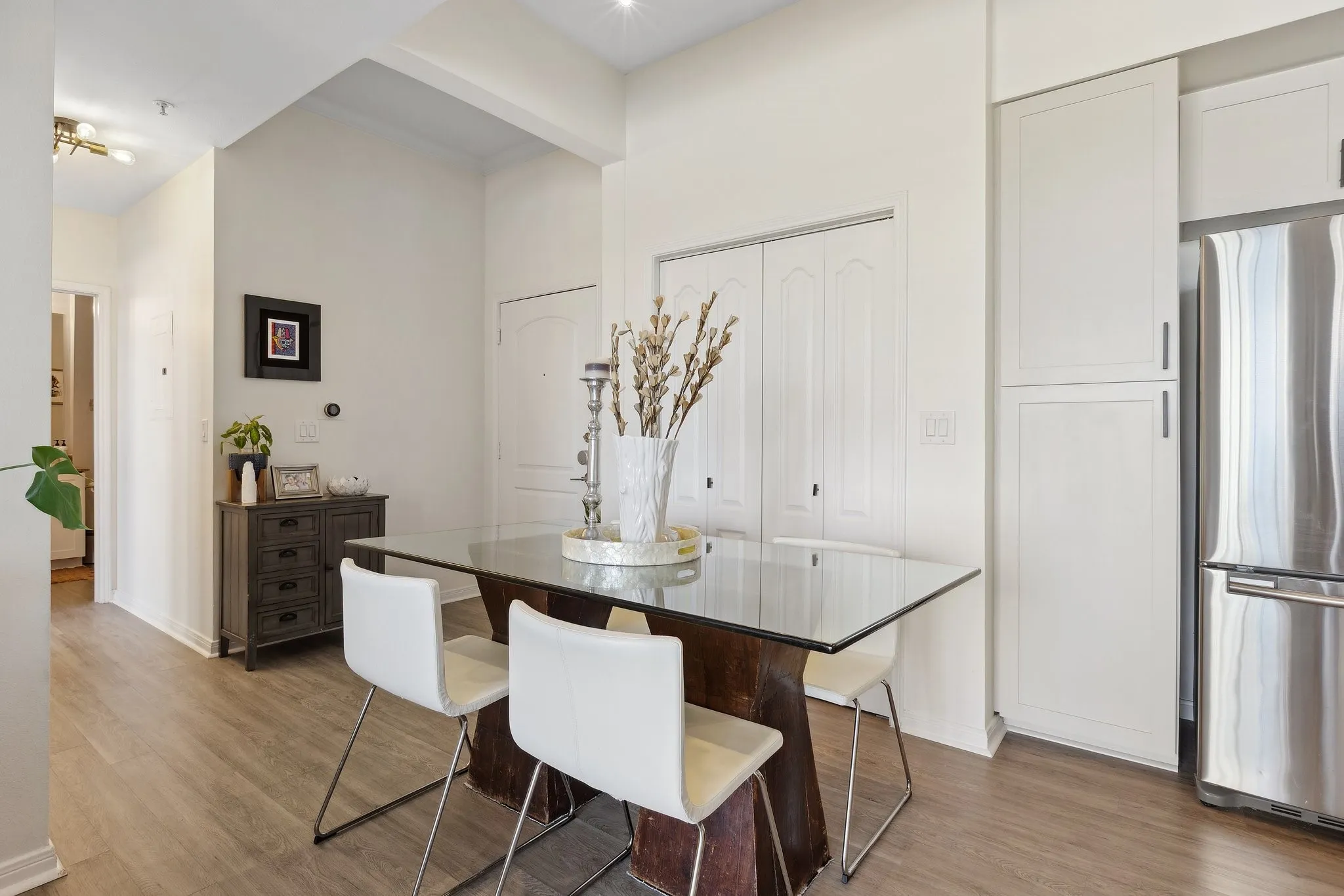 Condominium For Sale in Dallas County , 3225 Turtle Creek Boulevard 611, Dallas, Texas 75219, 2 Bedroom, 2 Bathroom, 1 Garage spaces, 1,254 Sqft, built in 1998, Preowned, Price $424,000, mls#21143162, Real Estate Agent in Dallas, Homes For Sale in Dallas county, Homes For Sale in Dallas, Realtor in Dallas Texas, Real Estate Brokerage Independent Realty Texas, Luminita Cordes Realtor