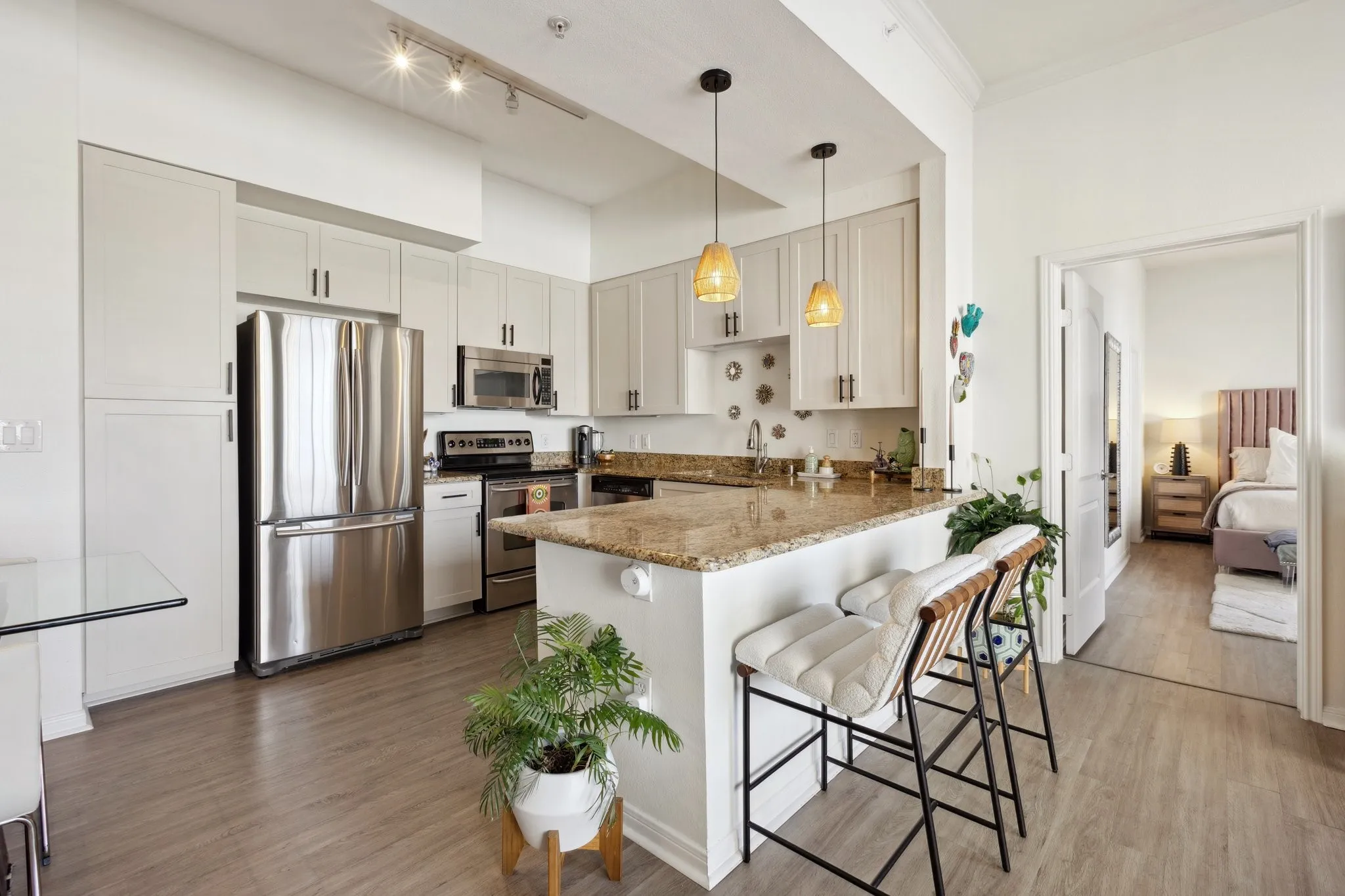 Condominium For Sale in Dallas County , 3225 Turtle Creek Boulevard 611, Dallas, Texas 75219, 2 Bedroom, 2 Bathroom, 1 Garage spaces, 1,254 Sqft, built in 1998, Preowned, Price $424,000, mls#21143162, Real Estate Agent in Dallas, Homes For Sale in Dallas county, Homes For Sale in Dallas, Realtor in Dallas Texas, Real Estate Brokerage Independent Realty Texas, Luminita Cordes Realtor