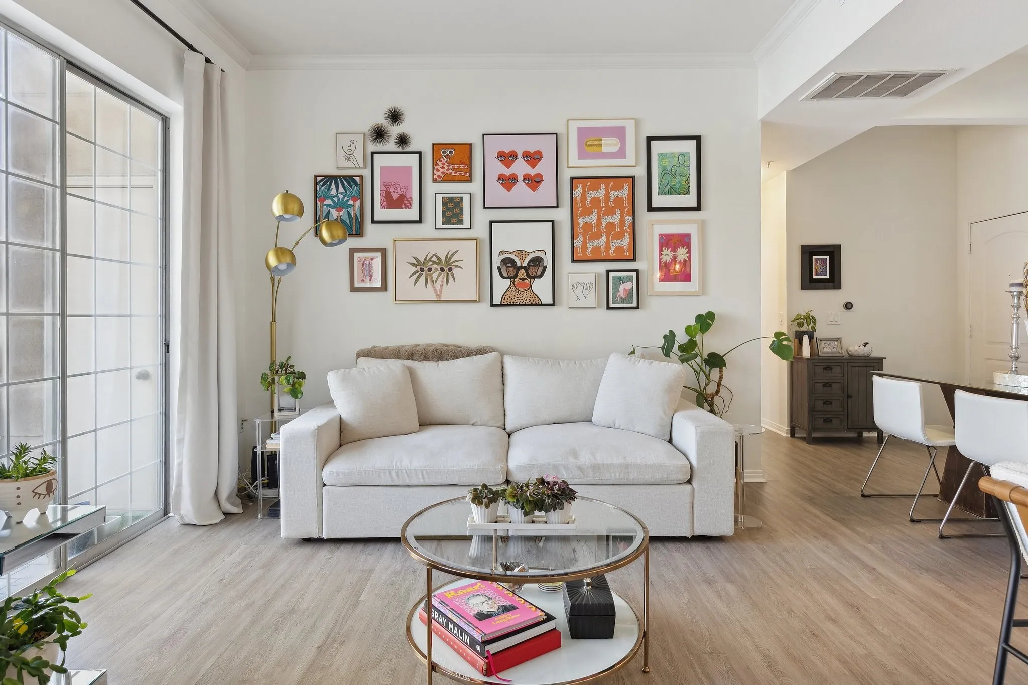 Condominium For Sale in Dallas County , 3225 Turtle Creek Boulevard 611, Dallas, Texas 75219, 2 Bedroom, 2 Bathroom, 1 Garage spaces, 1,254 Sqft, built in 1998, Preowned, Price $424,000, mls#21143162, Real Estate Agent in Dallas, Homes For Sale in Dallas county, Homes For Sale in Dallas, Realtor in Dallas Texas, Real Estate Brokerage Independent Realty Texas, Luminita Cordes Realtor