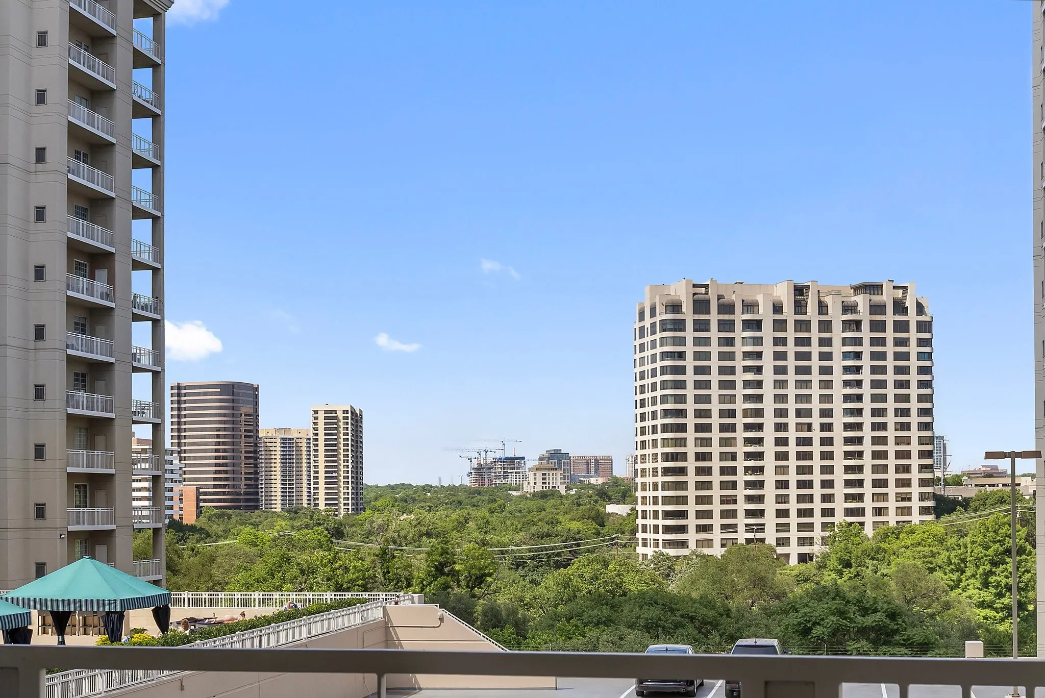 Condominium For Sale in Dallas County , 3225 Turtle Creek Boulevard 611, Dallas, Texas 75219, 2 Bedroom, 2 Bathroom, 1 Garage spaces, 1,254 Sqft, built in 1998, Preowned, Price $424,000, mls#21143162, Real Estate Agent in Dallas, Homes For Sale in Dallas county, Homes For Sale in Dallas, Realtor in Dallas Texas, Real Estate Brokerage Independent Realty Texas, Luminita Cordes Realtor