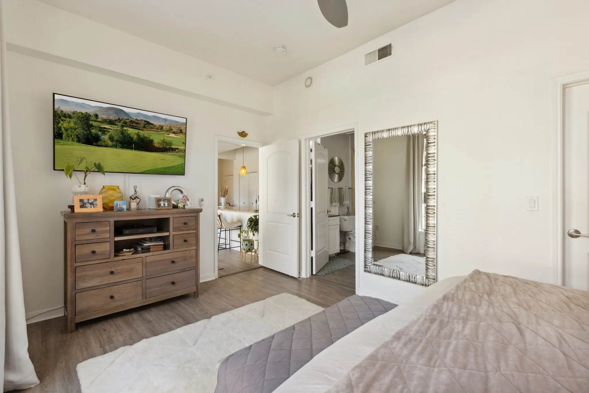 Condominium For Sale in Dallas County , 3225 Turtle Creek Boulevard 611, Dallas, Texas 75219, 2 Bedroom, 2 Bathroom, 1 Garage spaces, 1,254 Sqft, built in 1998, Preowned, Price $424,000, mls#21143162, Real Estate Agent in Dallas, Homes For Sale in Dallas county, Homes For Sale in Dallas, Realtor in Dallas Texas, Real Estate Brokerage Independent Realty Texas, Luminita Cordes Realtor