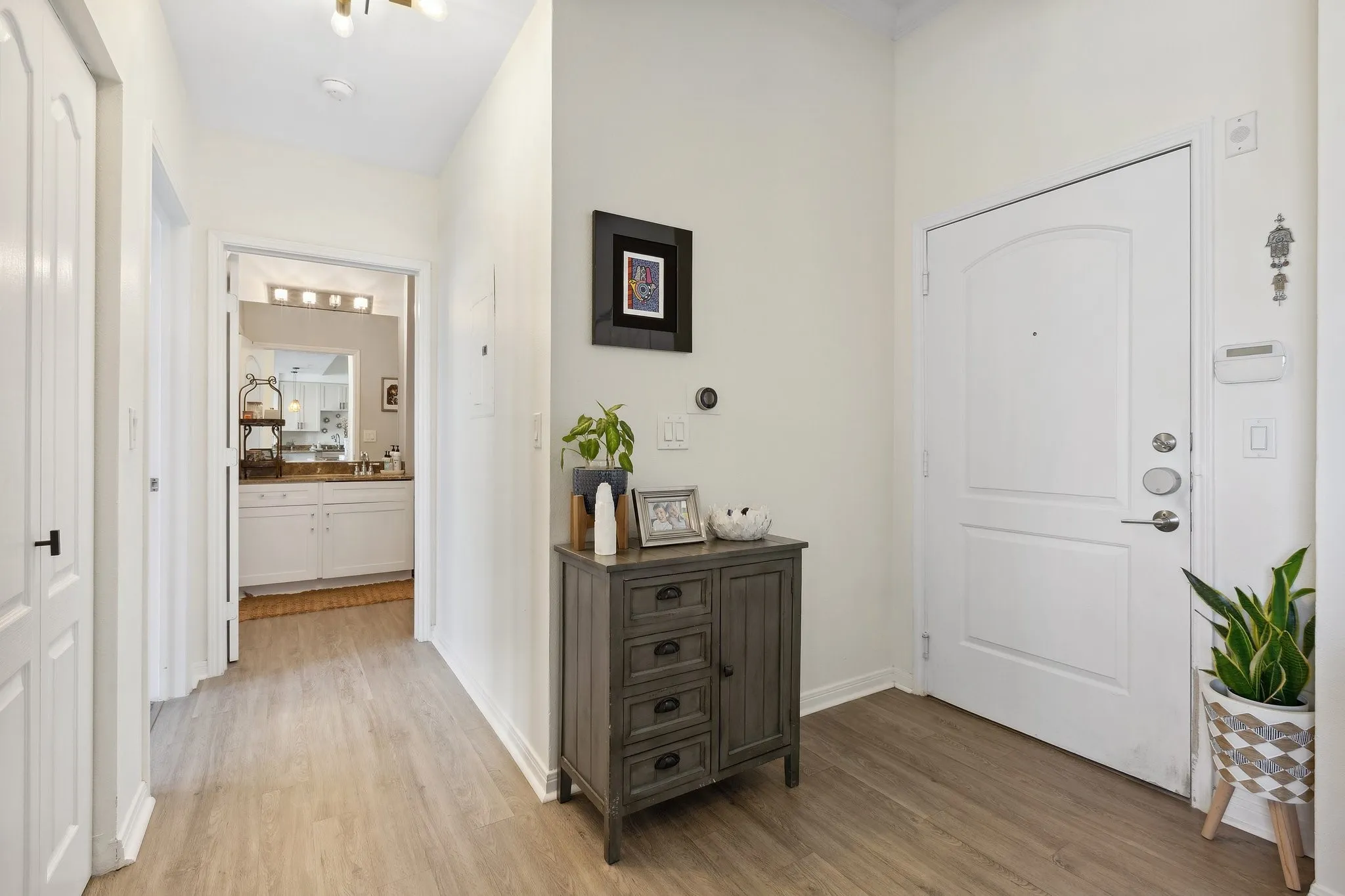 Condominium For Sale in Dallas County , 3225 Turtle Creek Boulevard 611, Dallas, Texas 75219, 2 Bedroom, 2 Bathroom, 1 Garage spaces, 1,254 Sqft, built in 1998, Preowned, Price $424,000, mls#21143162, Real Estate Agent in Dallas, Homes For Sale in Dallas county, Homes For Sale in Dallas, Realtor in Dallas Texas, Real Estate Brokerage Independent Realty Texas, Luminita Cordes Realtor