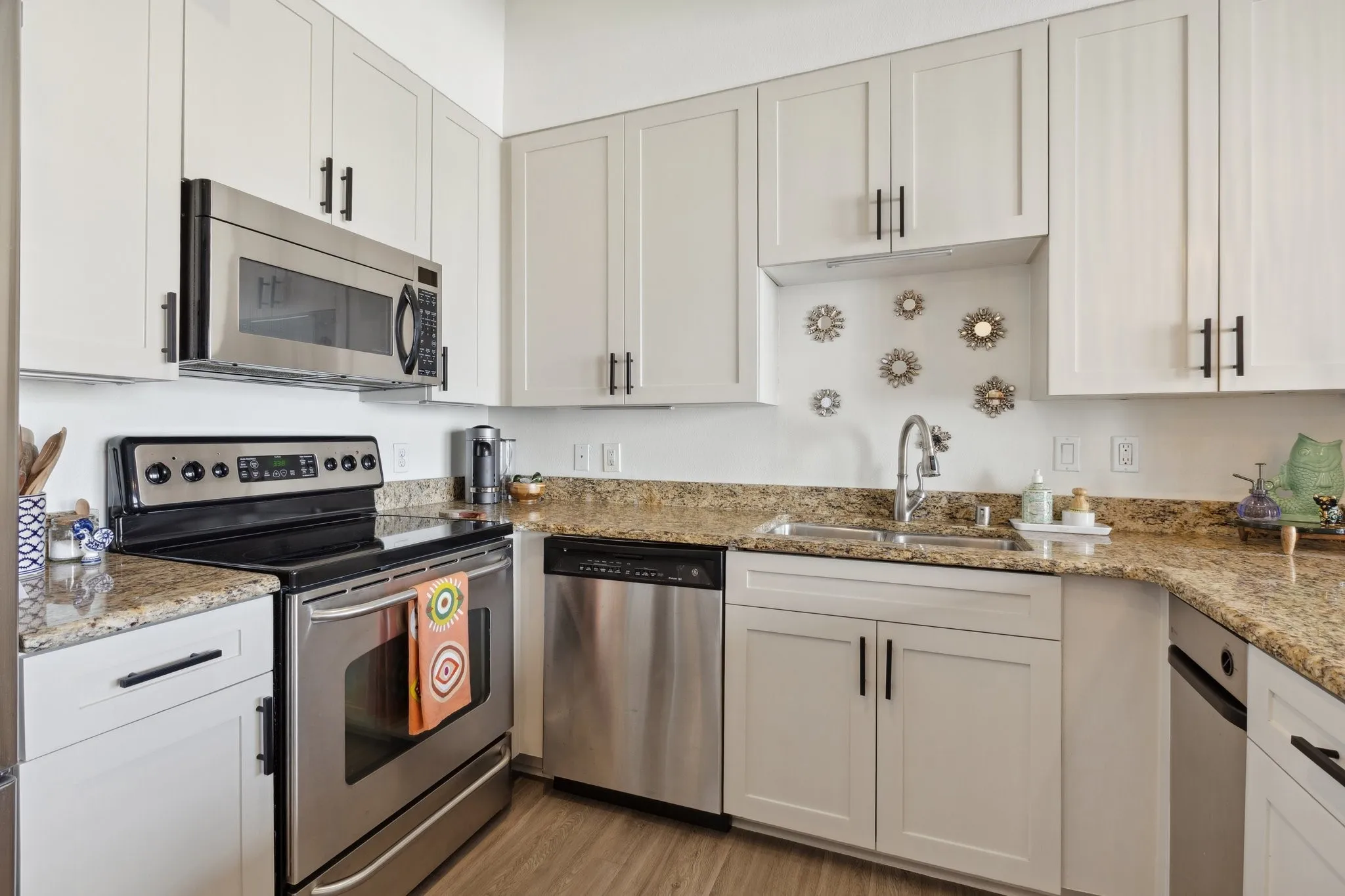 Condominium For Sale in Dallas County , 3225 Turtle Creek Boulevard 611, Dallas, Texas 75219, 2 Bedroom, 2 Bathroom, 1 Garage spaces, 1,254 Sqft, built in 1998, Preowned, Price $424,000, mls#21143162, Real Estate Agent in Dallas, Homes For Sale in Dallas county, Homes For Sale in Dallas, Realtor in Dallas Texas, Real Estate Brokerage Independent Realty Texas, Luminita Cordes Realtor