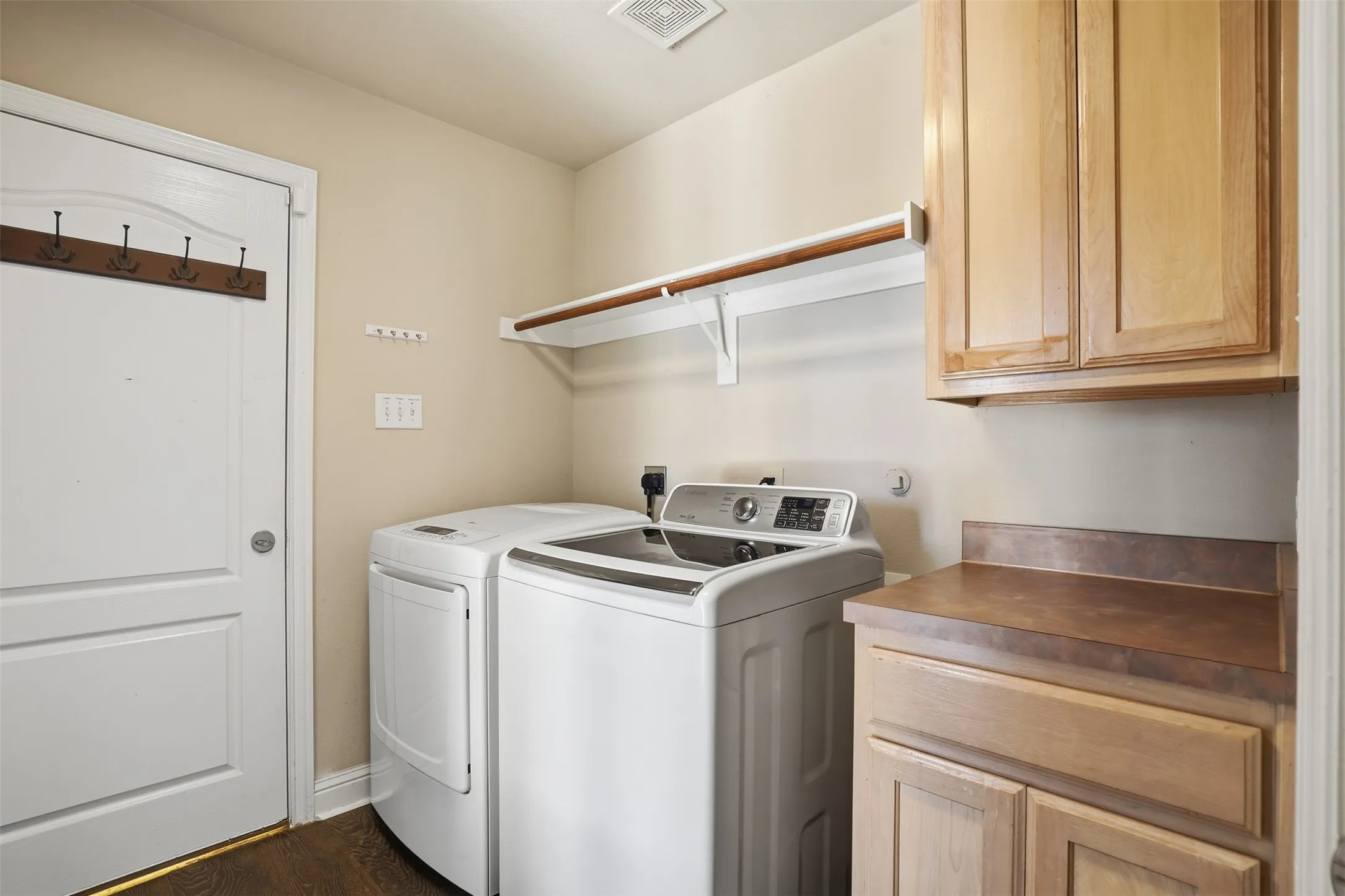 Single Family Residence For Sale in Collin County , 2644 Fairway Ridge Drive, Mc Kinney, Texas 75072, 4 Bedroom, 2 Bathroom, 2 Garage spaces, 1,877 Sqft, built in 1999, mls#21143244, Real Estate Agent in Mc Kinney, Homes For Sale in Collin county, Homes For Sale in Mc Kinney, Realtor in Mc Kinney Texas, Real Estate Brokerage Independent Realty Texas, Luminita Cordes Realtor