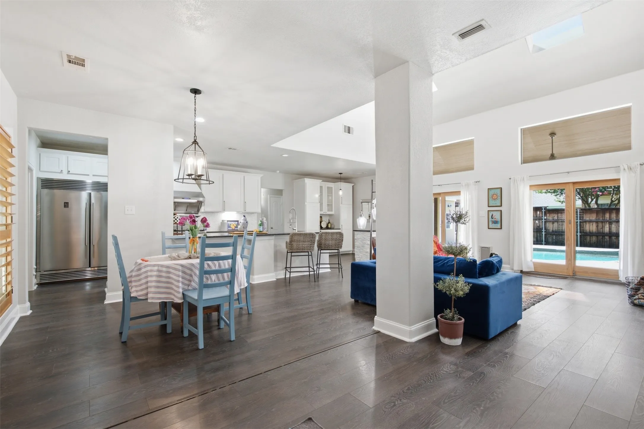 Single Family Residence For Sale in Collin County , 2644 Fairway Ridge Drive, Mc Kinney, Texas 75072, 4 Bedroom, 2 Bathroom, 2 Garage spaces, 1,877 Sqft, built in 1999, mls#21143244, Real Estate Agent in Mc Kinney, Homes For Sale in Collin county, Homes For Sale in Mc Kinney, Realtor in Mc Kinney Texas, Real Estate Brokerage Independent Realty Texas, Luminita Cordes Realtor