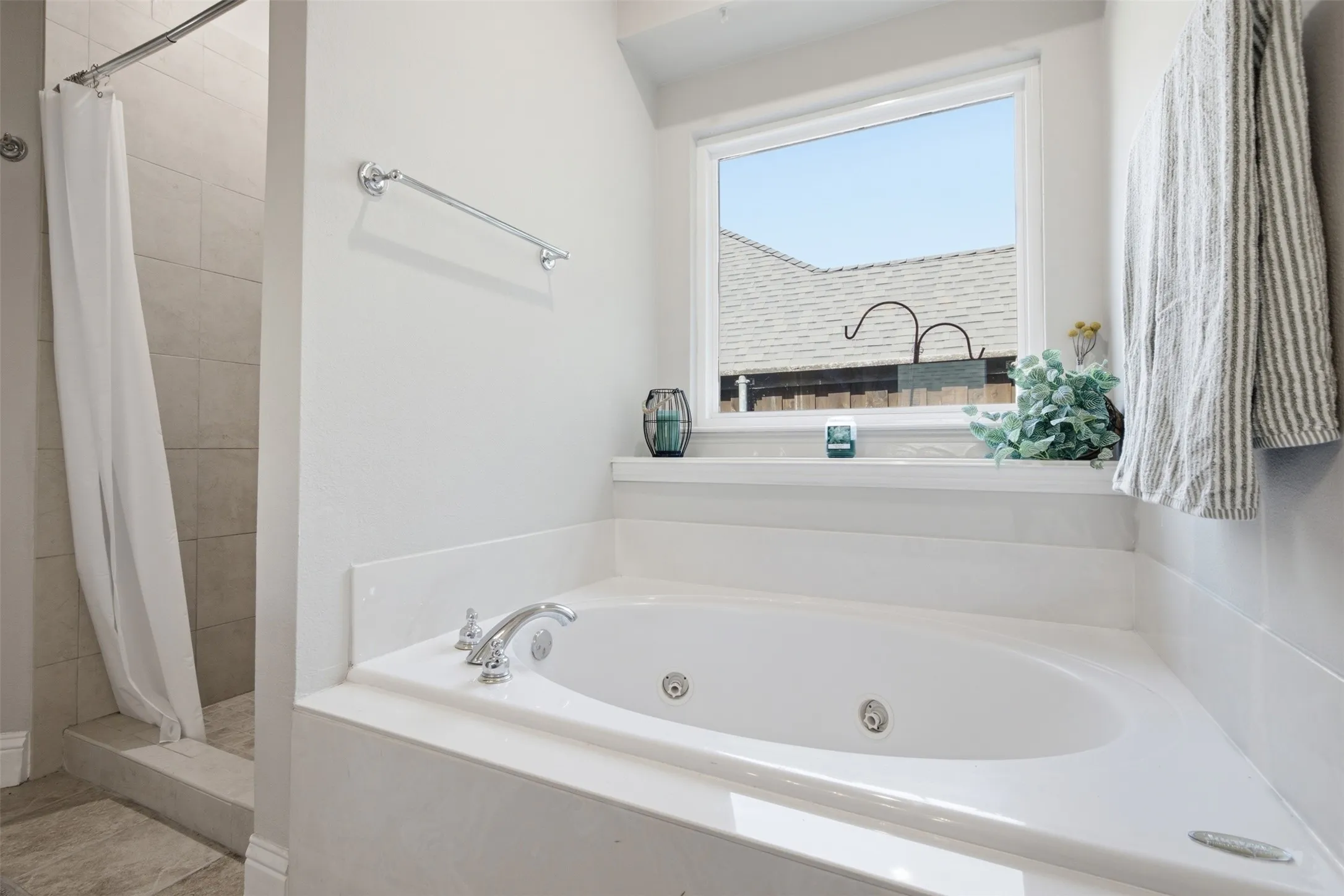 Single Family Residence For Sale in Collin County , 2644 Fairway Ridge Drive, Mc Kinney, Texas 75072, 4 Bedroom, 2 Bathroom, 2 Garage spaces, 1,877 Sqft, built in 1999, mls#21143244, Real Estate Agent in Mc Kinney, Homes For Sale in Collin county, Homes For Sale in Mc Kinney, Realtor in Mc Kinney Texas, Real Estate Brokerage Independent Realty Texas, Luminita Cordes Realtor