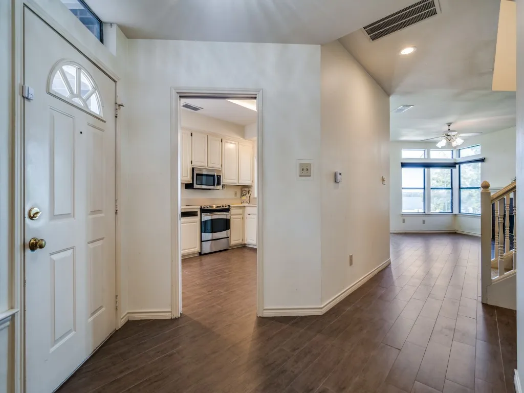 Entryway featuring dark wood finished floors, ceiling fan, and recessed lighting