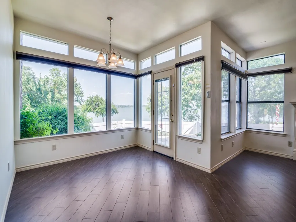 Living room area that overlooks the lake and private patio
