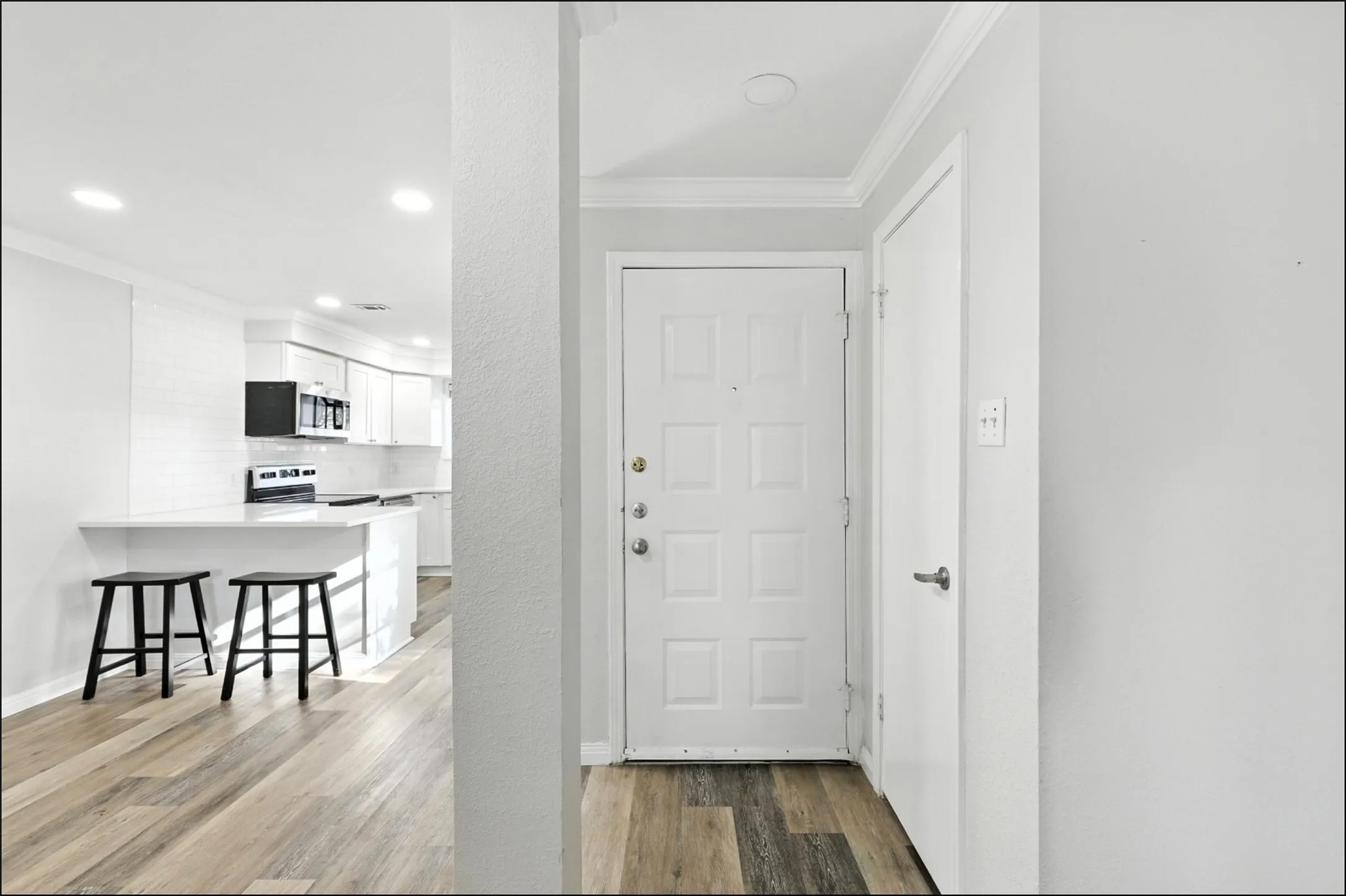 Condominium For Sale in Collin County , 4748 Old Bent Tree Lane 2301, Dallas, Texas 75287, 2 Bedroom, 2 Bathroom, Garage spaces, 1,070 Sqft, built in 1985, Preowned, mls#21143374, Real Estate Agent in Dallas, Homes For Sale in Collin county, Homes For Sale in Dallas, Realtor in Dallas Texas, Real Estate Brokerage Independent Realty Texas, Luminita Cordes Realtor