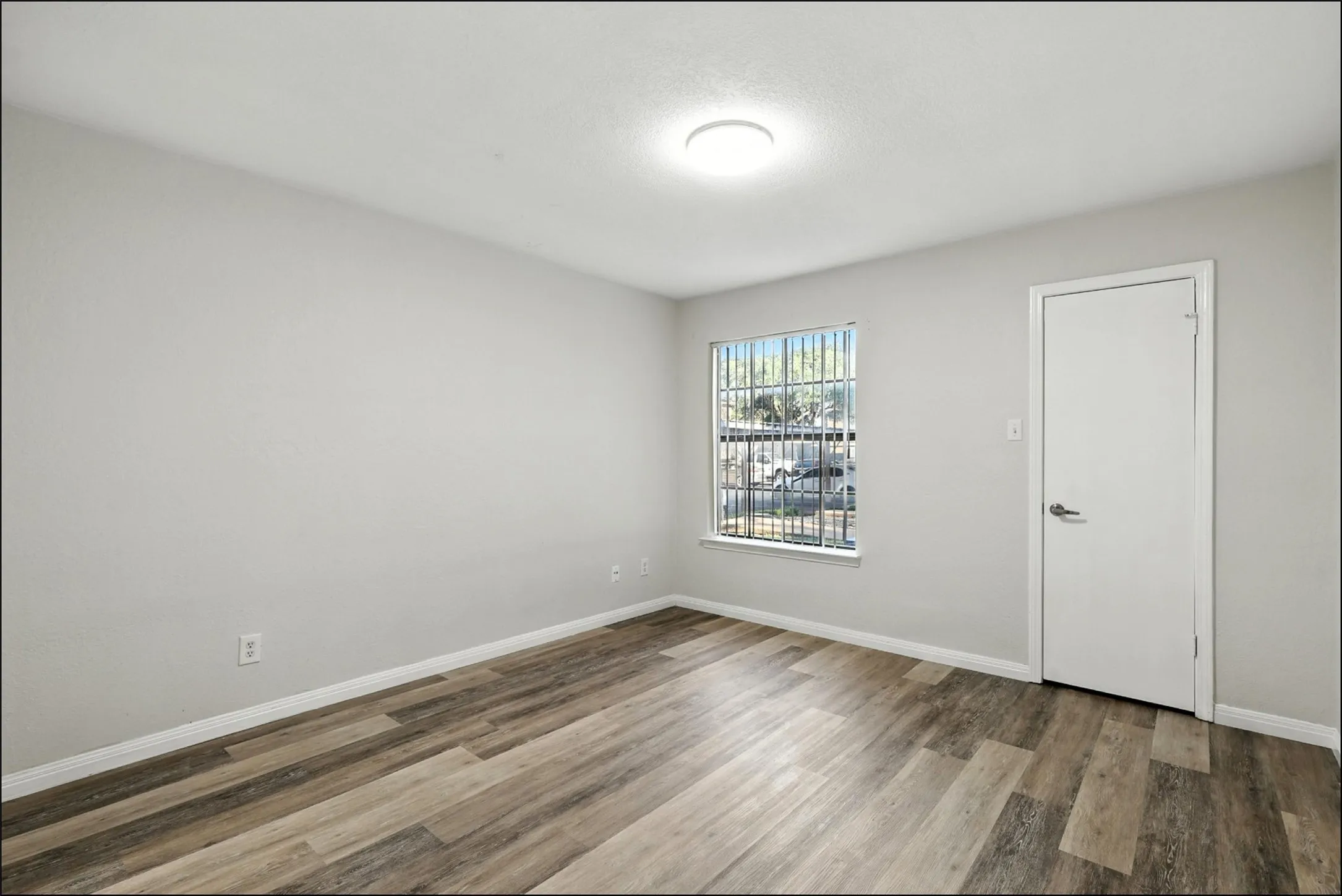 Condominium For Sale in Collin County , 4748 Old Bent Tree Lane 2301, Dallas, Texas 75287, 2 Bedroom, 2 Bathroom, Garage spaces, 1,070 Sqft, built in 1985, Preowned, mls#21143374, Real Estate Agent in Dallas, Homes For Sale in Collin county, Homes For Sale in Dallas, Realtor in Dallas Texas, Real Estate Brokerage Independent Realty Texas, Luminita Cordes Realtor