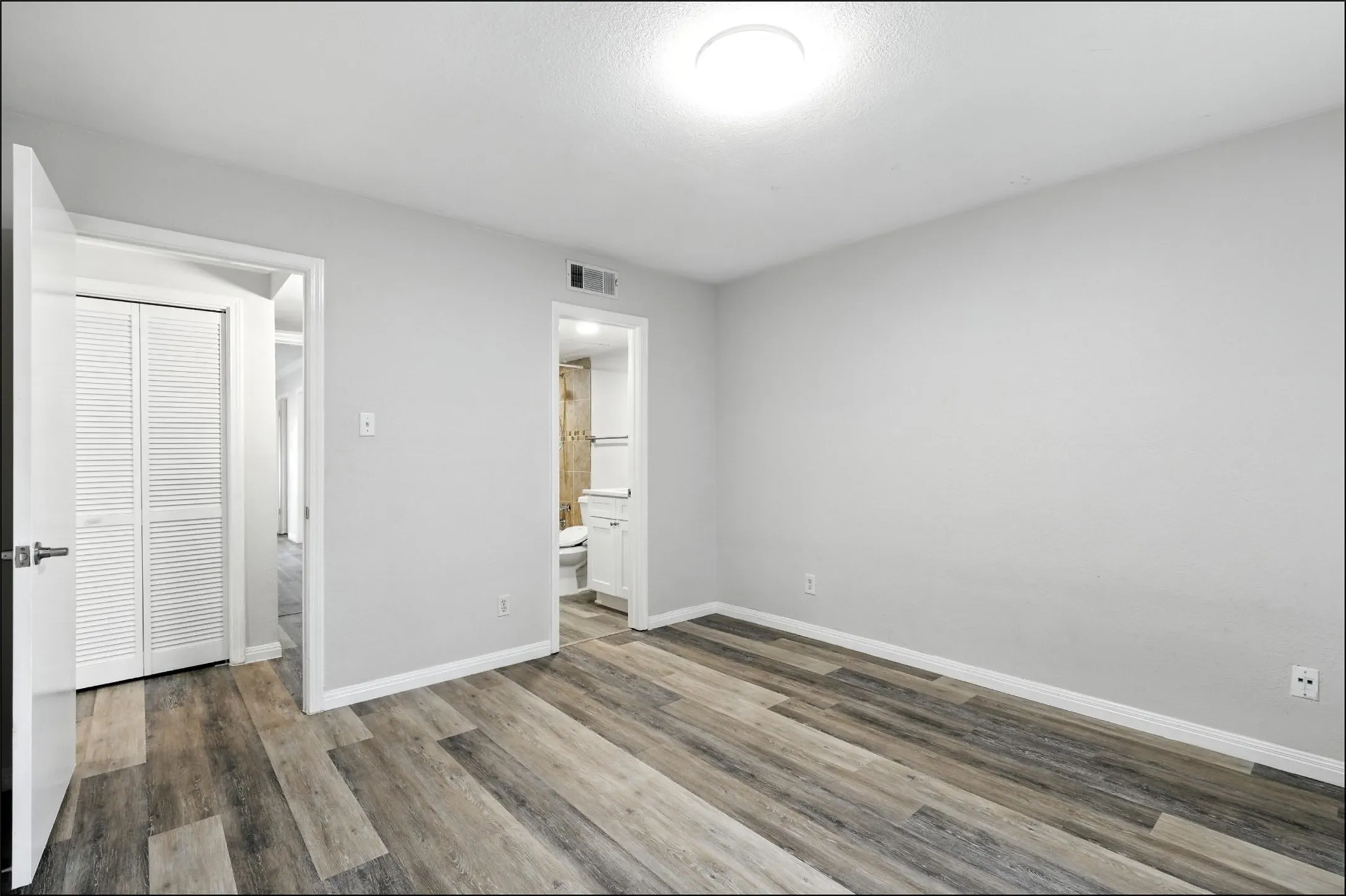 Condominium For Sale in Collin County , 4748 Old Bent Tree Lane 2301, Dallas, Texas 75287, 2 Bedroom, 2 Bathroom, Garage spaces, 1,070 Sqft, built in 1985, Preowned, mls#21143374, Real Estate Agent in Dallas, Homes For Sale in Collin county, Homes For Sale in Dallas, Realtor in Dallas Texas, Real Estate Brokerage Independent Realty Texas, Luminita Cordes Realtor