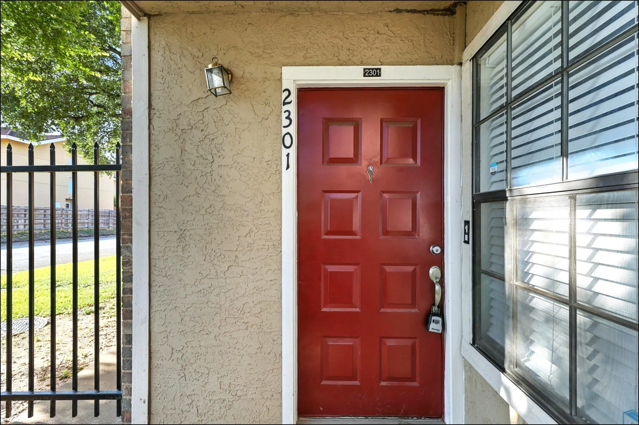 Condominium For Sale in Collin County , 4748 Old Bent Tree Lane 2301, Dallas, Texas 75287, 2 Bedroom, 2 Bathroom, Garage spaces, 1,070 Sqft, built in 1985, Preowned, mls#21143374, Real Estate Agent in Dallas, Homes For Sale in Collin county, Homes For Sale in Dallas, Realtor in Dallas Texas, Real Estate Brokerage Independent Realty Texas, Luminita Cordes Realtor