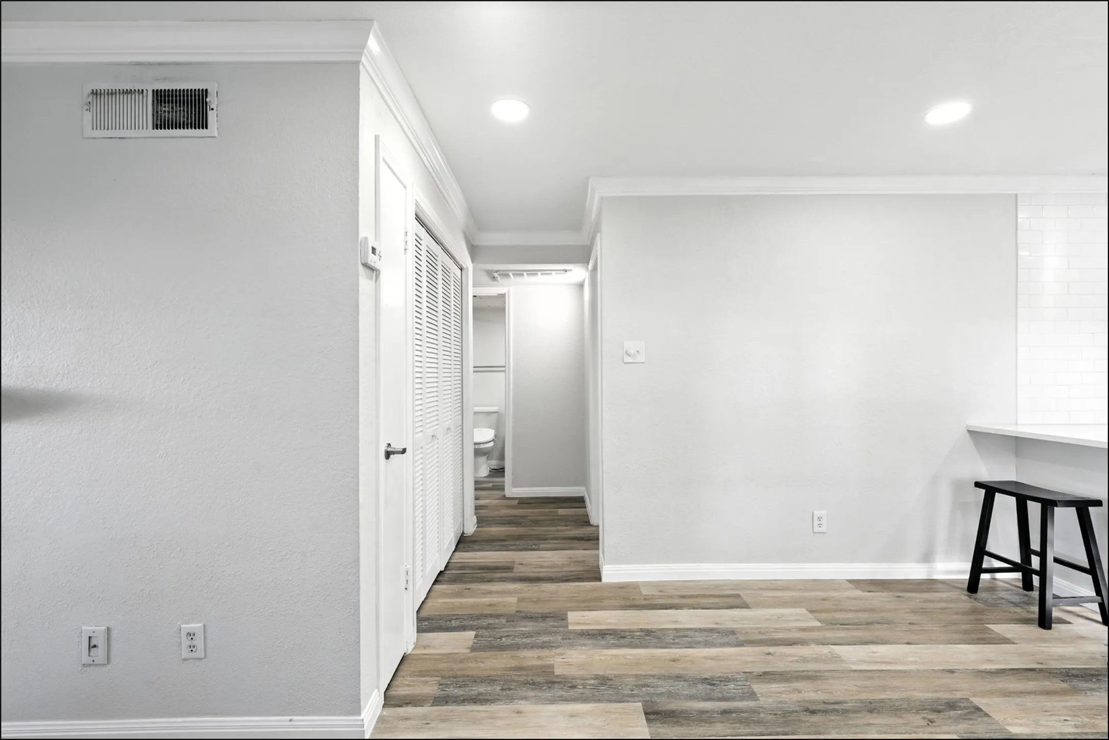 Condominium For Sale in Collin County , 4748 Old Bent Tree Lane 2301, Dallas, Texas 75287, 2 Bedroom, 2 Bathroom, Garage spaces, 1,070 Sqft, built in 1985, Preowned, mls#21143374, Real Estate Agent in Dallas, Homes For Sale in Collin county, Homes For Sale in Dallas, Realtor in Dallas Texas, Real Estate Brokerage Independent Realty Texas, Luminita Cordes Realtor