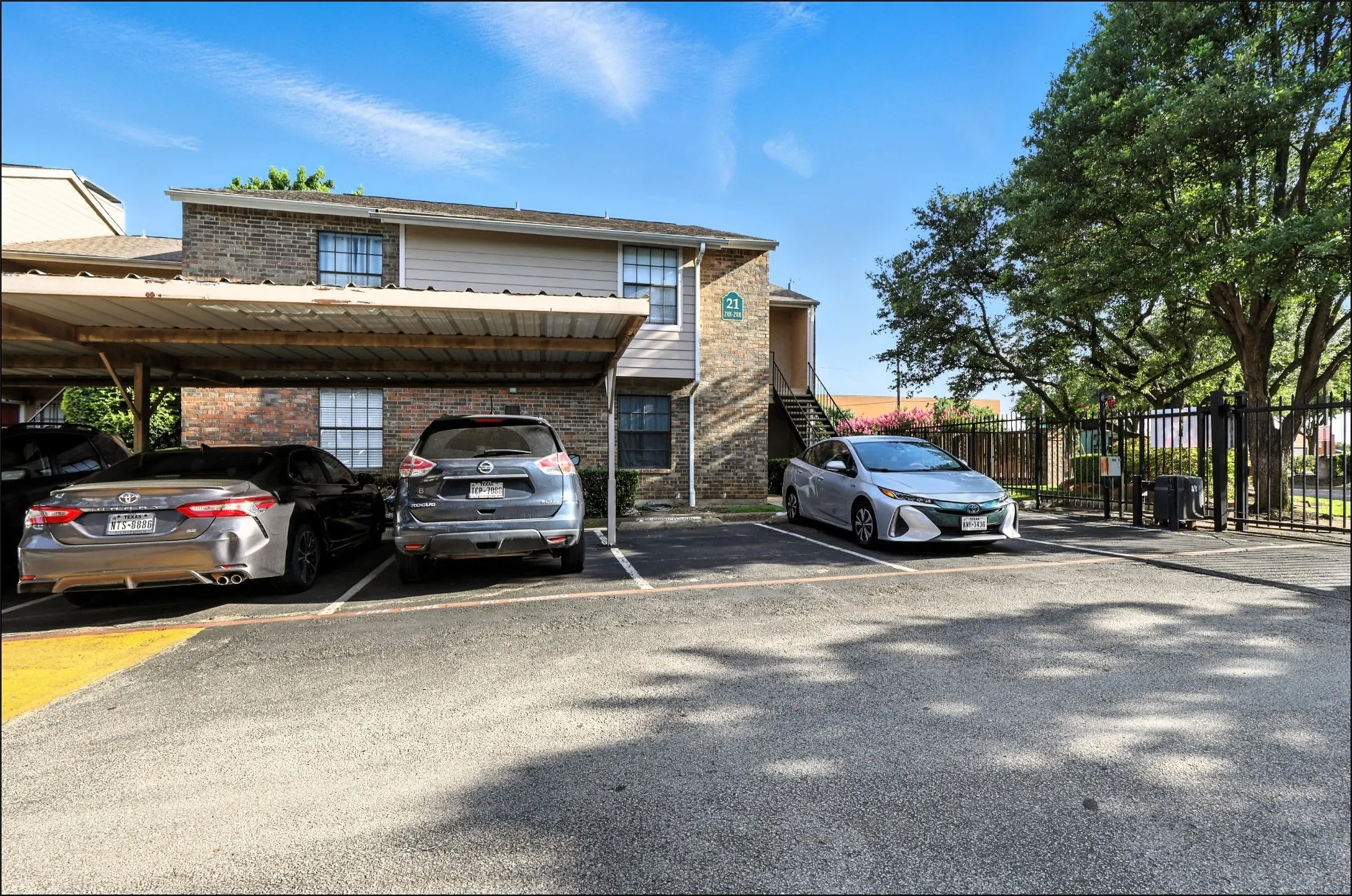 Condominium For Sale in Collin County , 4748 Old Bent Tree Lane 2301, Dallas, Texas 75287, 2 Bedroom, 2 Bathroom, Garage spaces, 1,070 Sqft, built in 1985, Preowned, mls#21143374, Real Estate Agent in Dallas, Homes For Sale in Collin county, Homes For Sale in Dallas, Realtor in Dallas Texas, Real Estate Brokerage Independent Realty Texas, Luminita Cordes Realtor