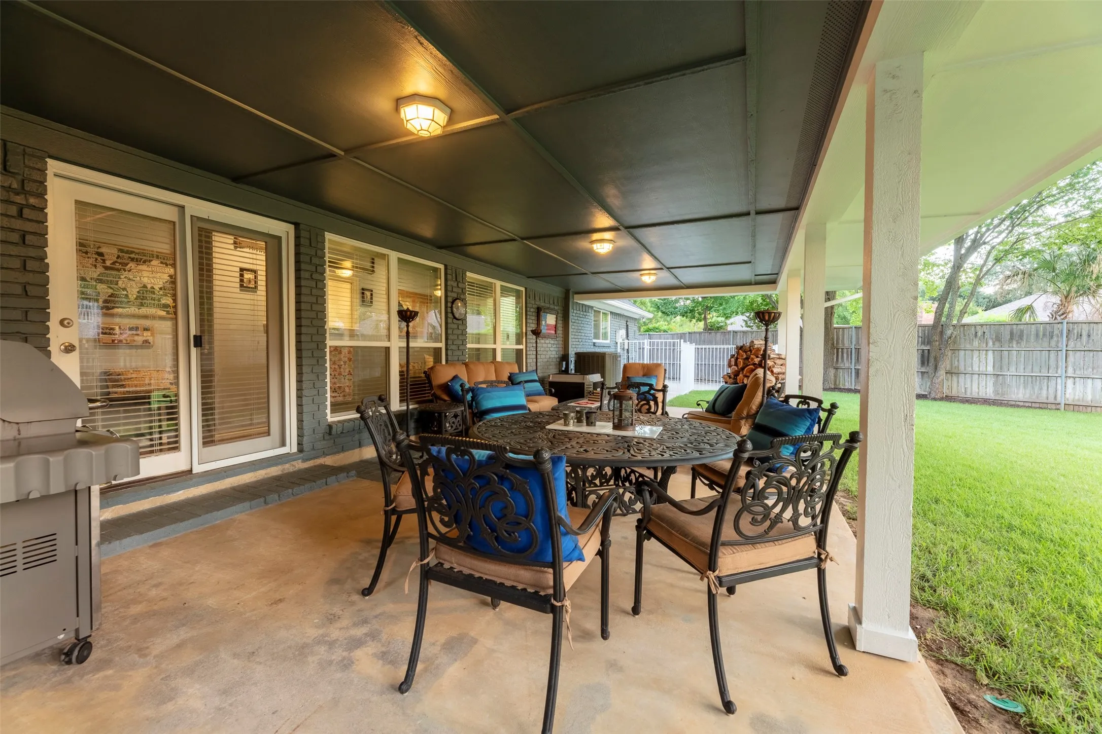 Single Family Residence For Sale in Denton County , 3612 Granada Trail, Denton, Texas 76205, 4 Bedroom, 4 Bathroom, 3 Garage spaces, 4,170 Sqft, built in 1983, Preowned, mls#21143377, Real Estate Agent in Denton, Homes For Sale in Denton county, Homes For Sale in Denton, Realtor in Denton Texas, Real Estate Brokerage Independent Realty Texas, Luminita Cordes Realtor