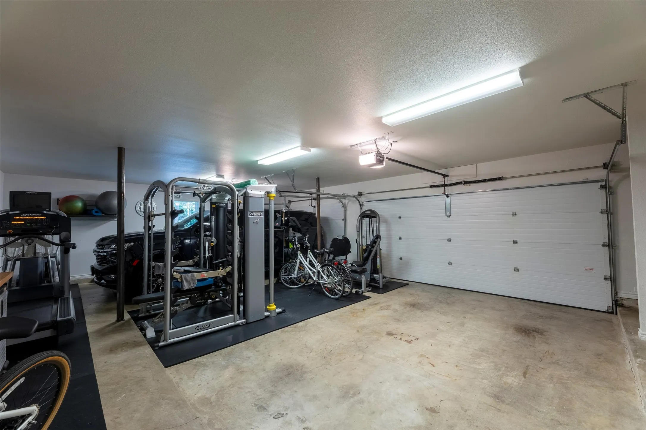 Single Family Residence For Sale in Denton County , 3612 Granada Trail, Denton, Texas 76205, 4 Bedroom, 4 Bathroom, 3 Garage spaces, 4,170 Sqft, built in 1983, Preowned, mls#21143377, Real Estate Agent in Denton, Homes For Sale in Denton county, Homes For Sale in Denton, Realtor in Denton Texas, Real Estate Brokerage Independent Realty Texas, Luminita Cordes Realtor