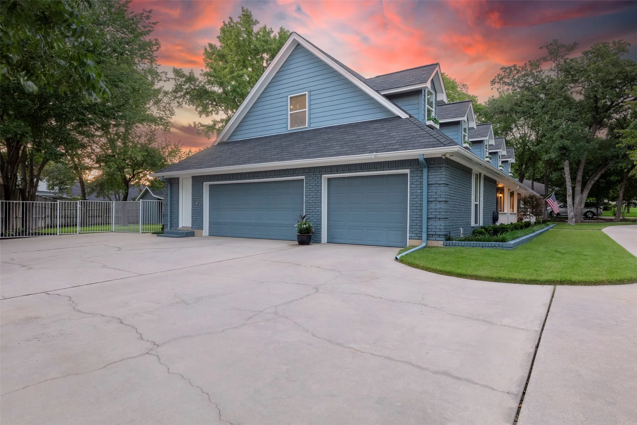 Single Family Residence For Sale in Denton County , 3612 Granada Trail, Denton, Texas 76205, 4 Bedroom, 4 Bathroom, 3 Garage spaces, 4,170 Sqft, built in 1983, Preowned, mls#21143377, Real Estate Agent in Denton, Homes For Sale in Denton county, Homes For Sale in Denton, Realtor in Denton Texas, Real Estate Brokerage Independent Realty Texas, Luminita Cordes Realtor