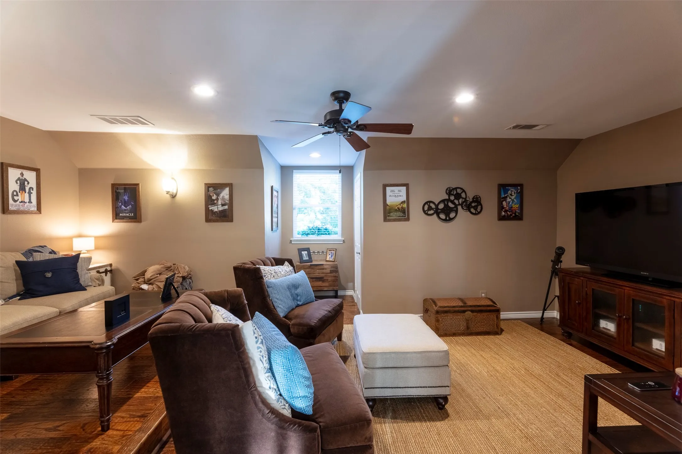 Single Family Residence For Sale in Denton County , 3612 Granada Trail, Denton, Texas 76205, 4 Bedroom, 4 Bathroom, 3 Garage spaces, 4,170 Sqft, built in 1983, Preowned, mls#21143377, Real Estate Agent in Denton, Homes For Sale in Denton county, Homes For Sale in Denton, Realtor in Denton Texas, Real Estate Brokerage Independent Realty Texas, Luminita Cordes Realtor