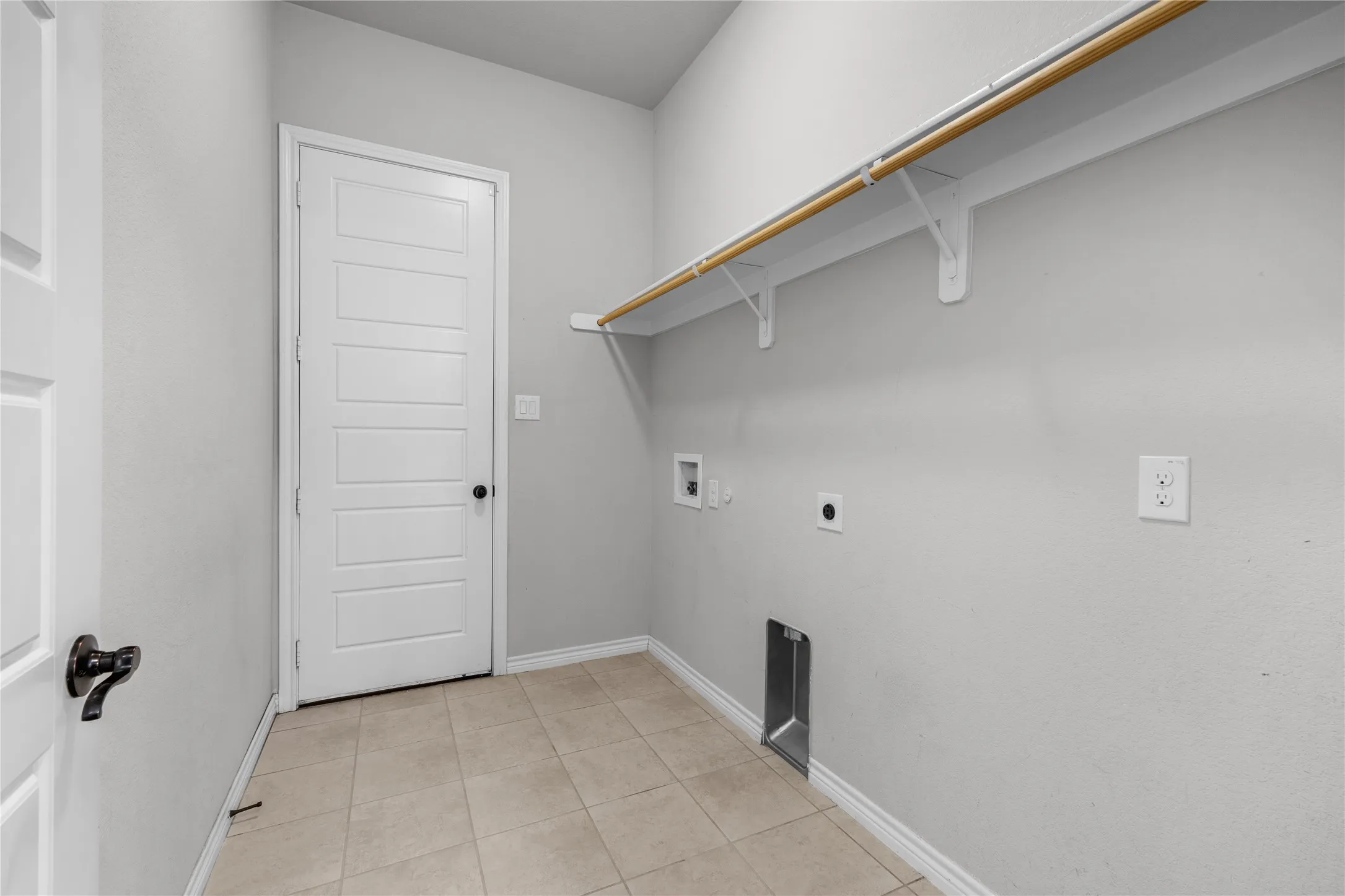 Single Family Residence For Sale in Johnson County , 1441 Grassy Meadows Drive, Burleson, Texas 76058, 3 Bedroom, 2 Bathroom, 2 Garage spaces, 2,220 Sqft, built in 2018, mls#21142727, Real Estate Agent in Burleson, Homes For Sale in Johnson county, Homes For Sale in Burleson, Realtor in Burleson Texas, Real Estate Brokerage Independent Realty Texas, Luminita Cordes Realtor