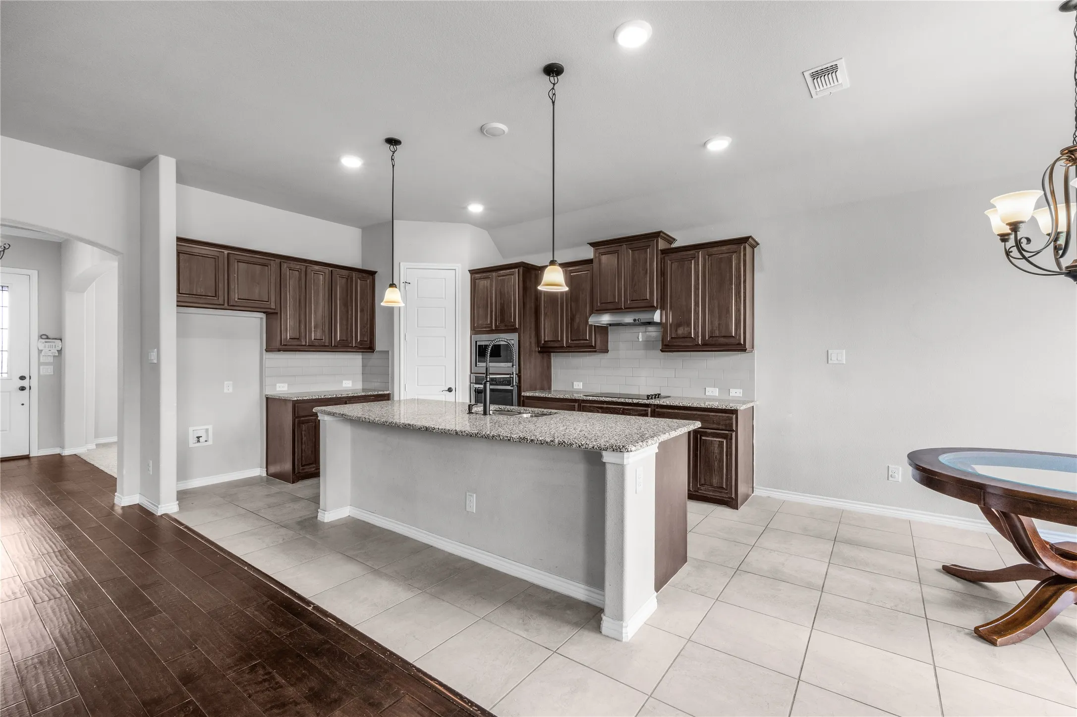Single Family Residence For Sale in Johnson County , 1441 Grassy Meadows Drive, Burleson, Texas 76058, 3 Bedroom, 2 Bathroom, 2 Garage spaces, 2,220 Sqft, built in 2018, mls#21142727, Real Estate Agent in Burleson, Homes For Sale in Johnson county, Homes For Sale in Burleson, Realtor in Burleson Texas, Real Estate Brokerage Independent Realty Texas, Luminita Cordes Realtor