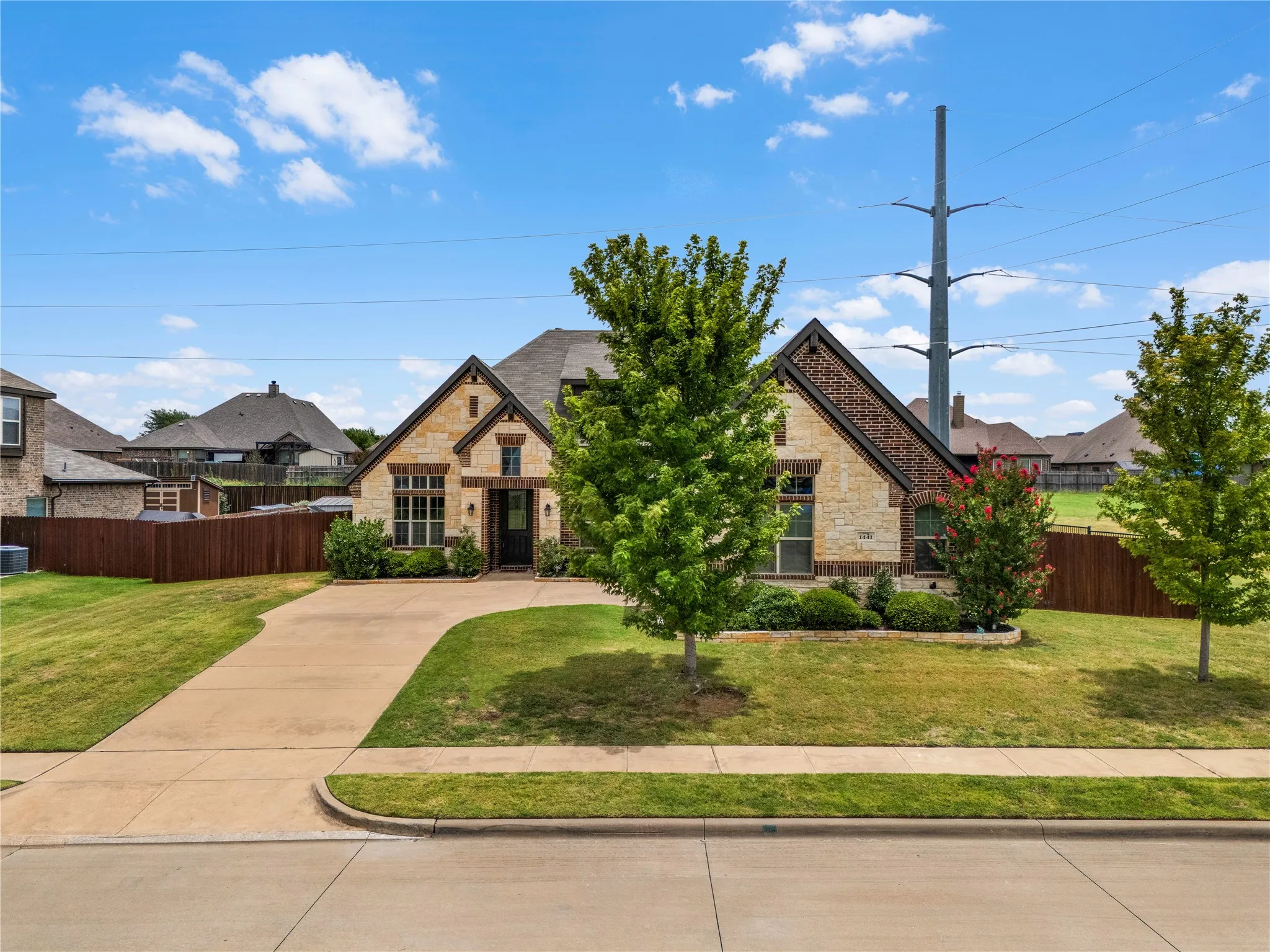 Single Family Residence For Sale in Johnson County , 1441 Grassy Meadows Drive, Burleson, Texas 76058, 3 Bedroom, 2 Bathroom, 2 Garage spaces, 2,220 Sqft, built in 2018, mls#21142727, Real Estate Agent in Burleson, Homes For Sale in Johnson county, Homes For Sale in Burleson, Realtor in Burleson Texas, Real Estate Brokerage Independent Realty Texas, Luminita Cordes Realtor