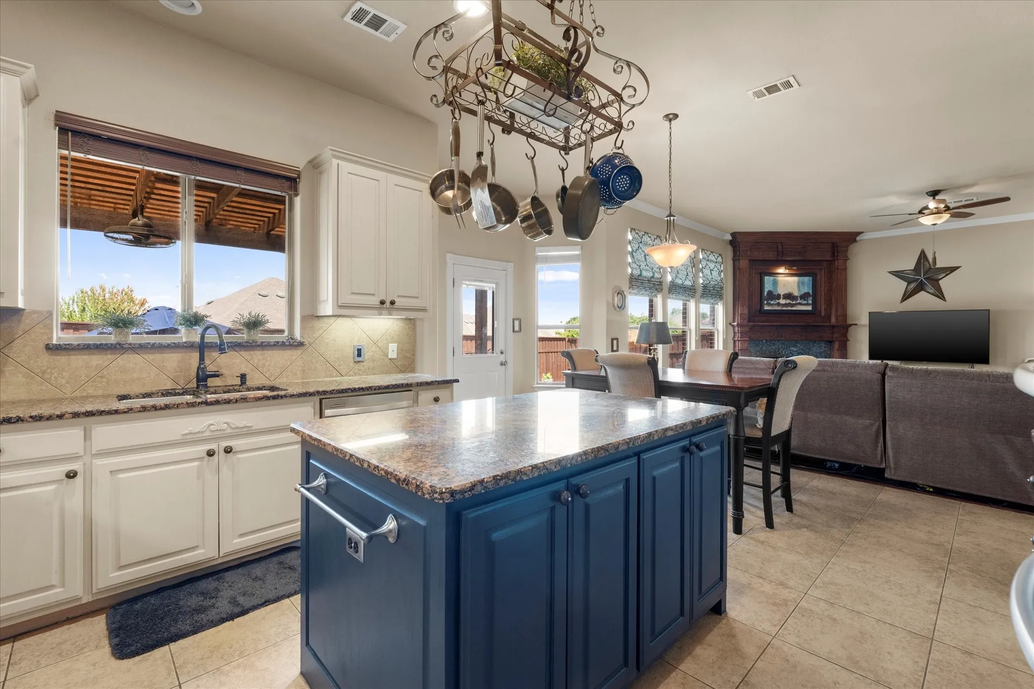 Single Family Residence For Sale in Rockwall County , 633 Stevenson Drive, Fate, Texas 75087, 3 Bedroom, 3 Bathroom, 3 Garage spaces, 3,250 Sqft, built in 2008, Preowned, mls#21143485, Real Estate Agent in Fate, Homes For Sale in Rockwall county, Homes For Sale in Fate, Realtor in Fate Texas, Real Estate Brokerage Independent Realty Texas, Luminita Cordes Realtor
