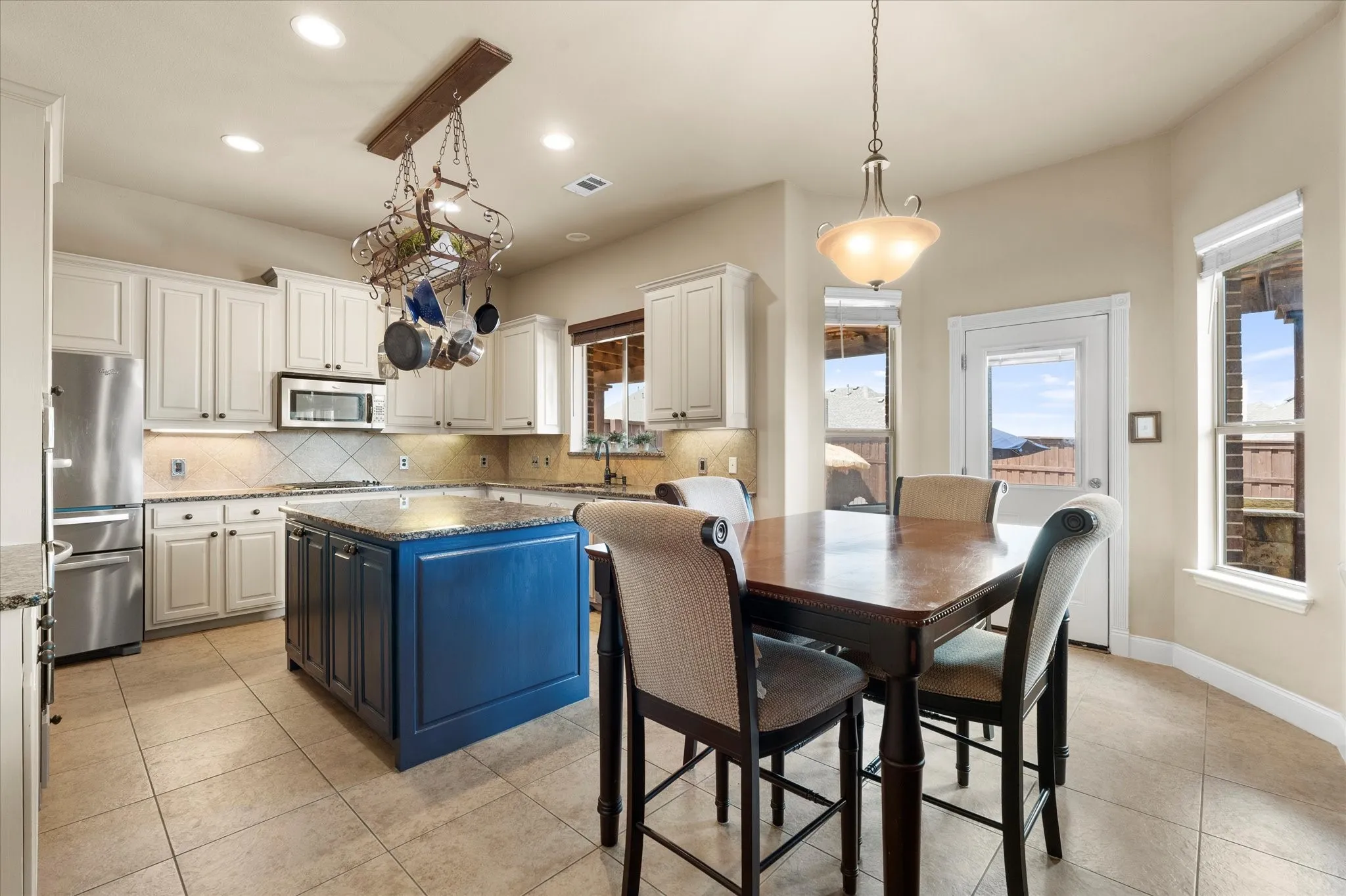 Single Family Residence For Sale in Rockwall County , 633 Stevenson Drive, Fate, Texas 75087, 3 Bedroom, 3 Bathroom, 3 Garage spaces, 3,250 Sqft, built in 2008, Preowned, mls#21143485, Real Estate Agent in Fate, Homes For Sale in Rockwall county, Homes For Sale in Fate, Realtor in Fate Texas, Real Estate Brokerage Independent Realty Texas, Luminita Cordes Realtor