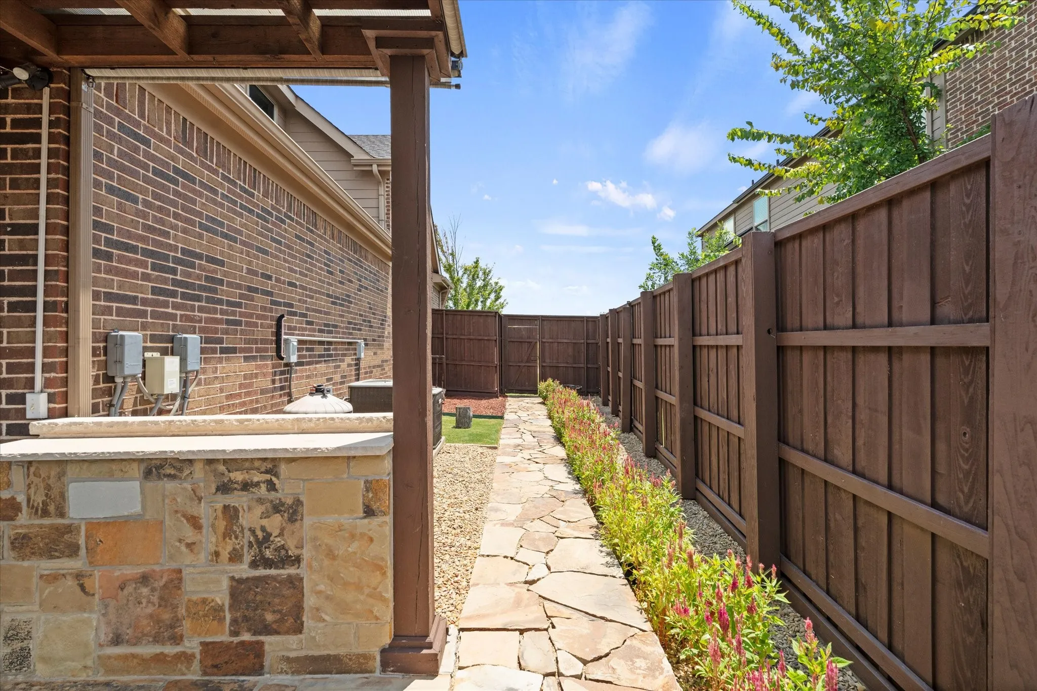 Single Family Residence For Sale in Rockwall County , 633 Stevenson Drive, Fate, Texas 75087, 3 Bedroom, 3 Bathroom, 3 Garage spaces, 3,250 Sqft, built in 2008, Preowned, mls#21143485, Real Estate Agent in Fate, Homes For Sale in Rockwall county, Homes For Sale in Fate, Realtor in Fate Texas, Real Estate Brokerage Independent Realty Texas, Luminita Cordes Realtor