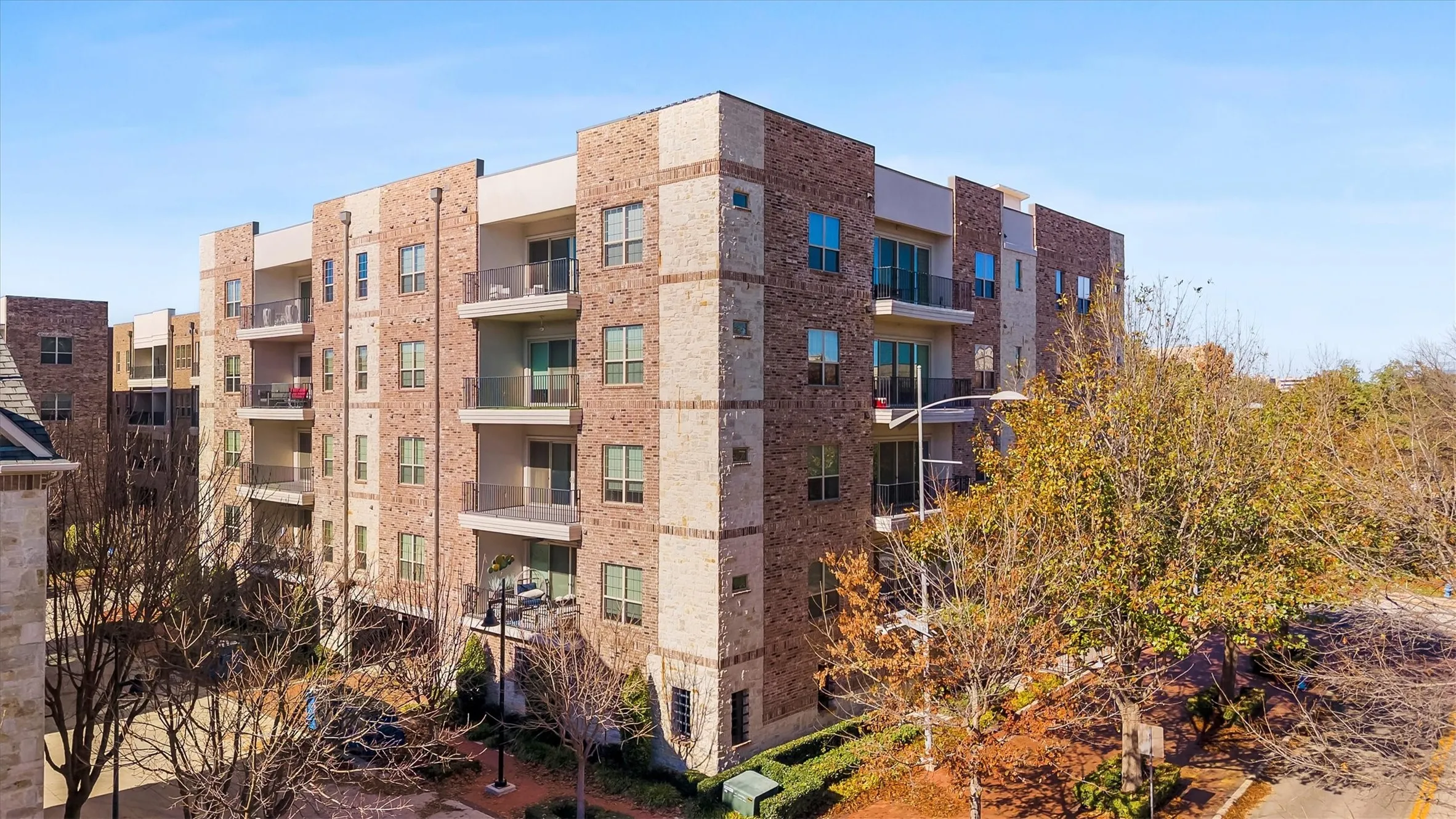 View of apartment building / complex