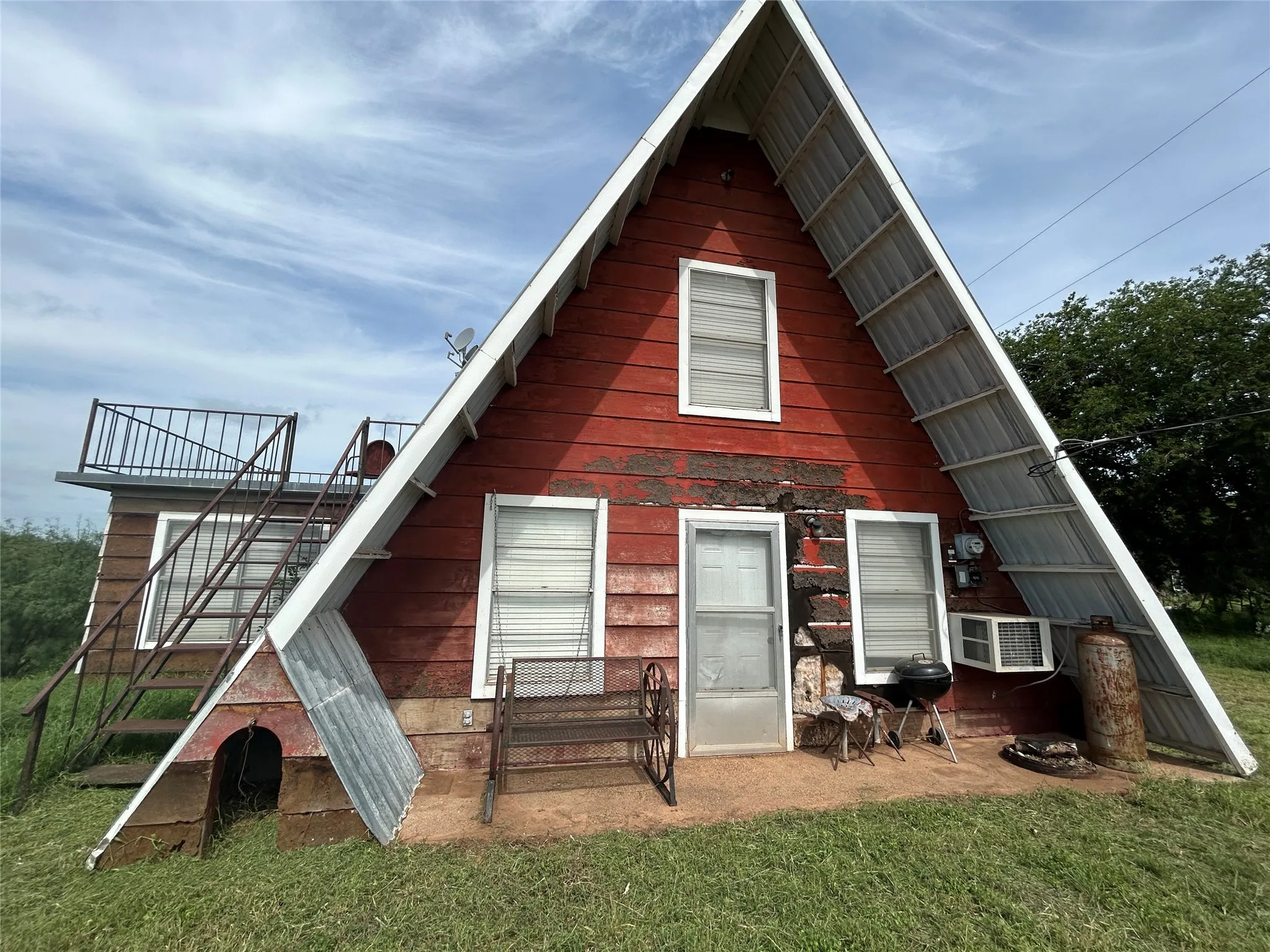 Single Family Residence For Sale in Mills County , 410 County Road 433, Mullin, Texas 76864, 2 Bedrooms, 1 Bathroom, Garage spaces, 1,020 Sqft, built in 1970, Price $215,000, mls#21143622, Real Estate Agent in Mullin, Homes For Sale in Mills county, Homes For Sale in Mullin, Realtor in Mullin Texas, Real Estate Brokerage Independent Realty Texas, Luminita Cordes Realtor