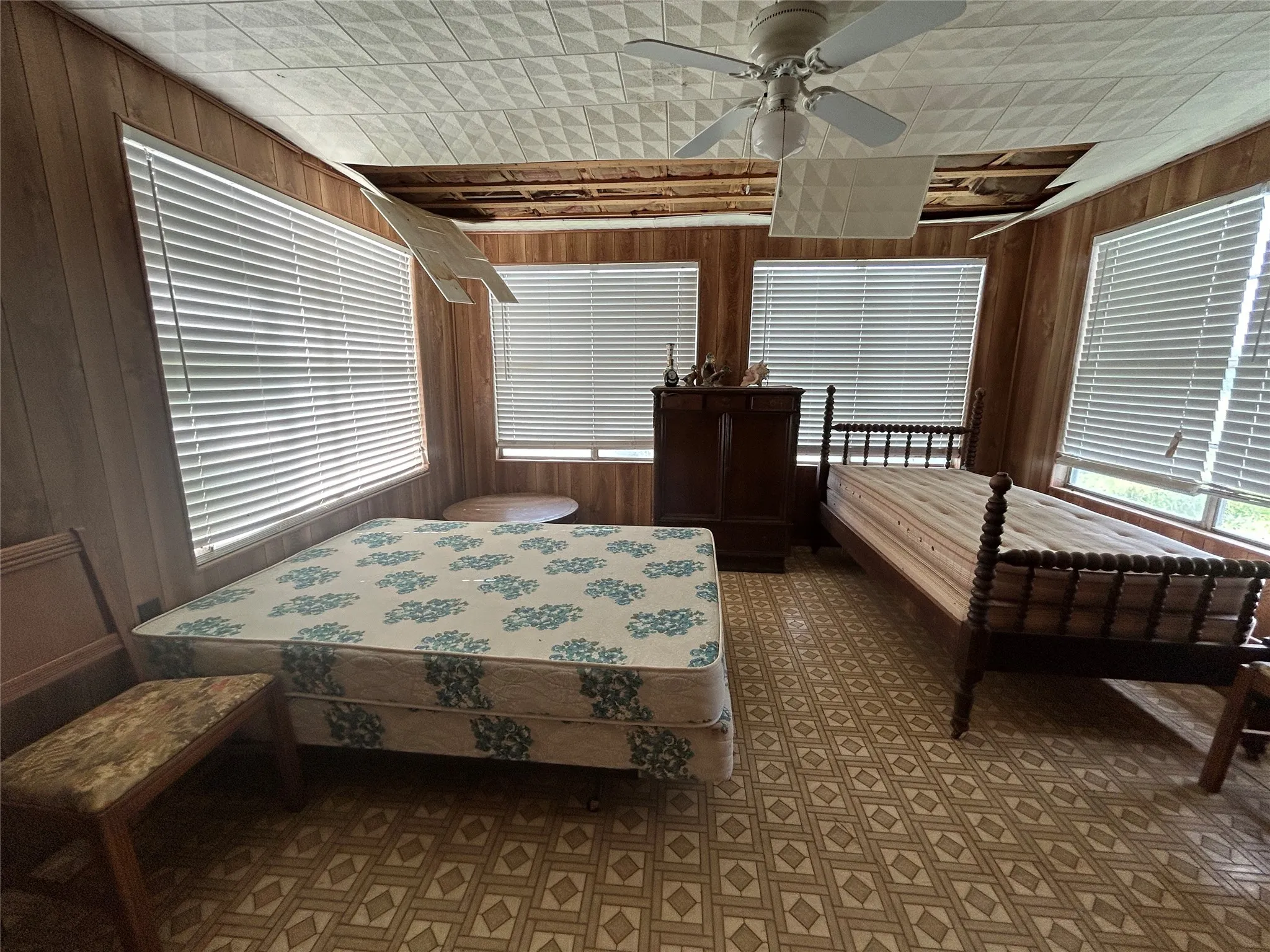 Single Family Residence For Sale in Mills County , 410 County Road 433, Mullin, Texas 76864, 2 Bedrooms, 1 Bathroom, Garage spaces, 1,020 Sqft, built in 1970, Price $215,000, mls#21143622, Real Estate Agent in Mullin, Homes For Sale in Mills county, Homes For Sale in Mullin, Realtor in Mullin Texas, Real Estate Brokerage Independent Realty Texas, Luminita Cordes Realtor